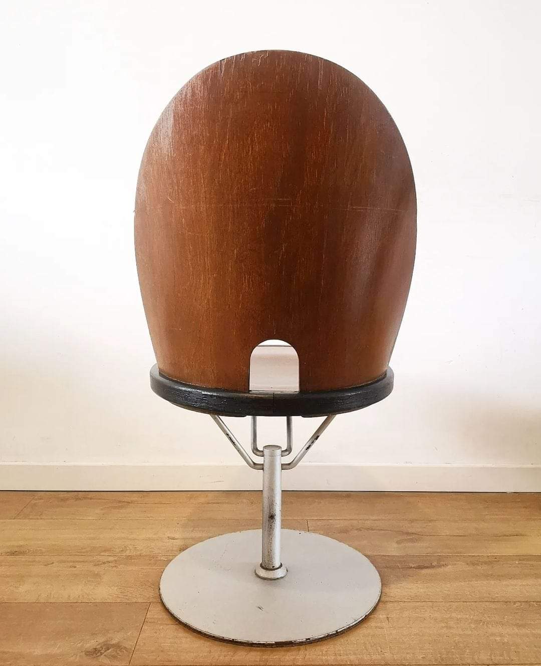 Set of 6 wooden swivel chairs