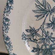 Plat rond en céramique de Sarreguemines modèle Flore