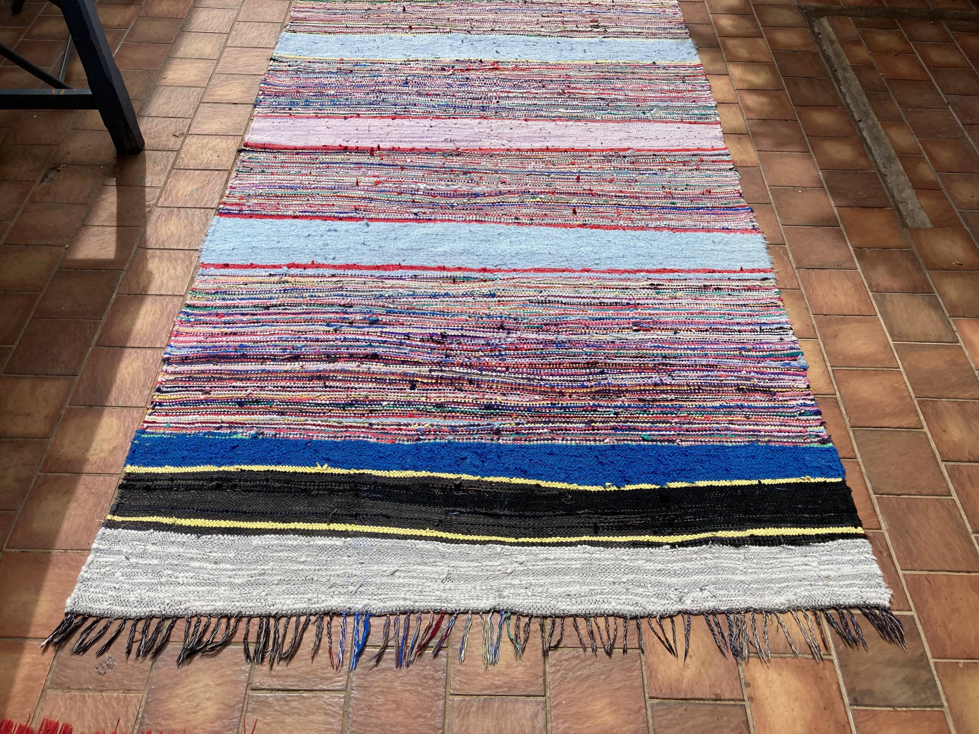 Contemporary and artisanal carpet 290 x 138 cm