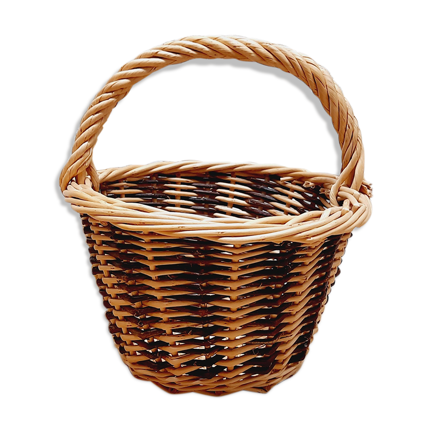 Two-coloured wicker basket