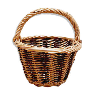 Two-coloured wicker basket