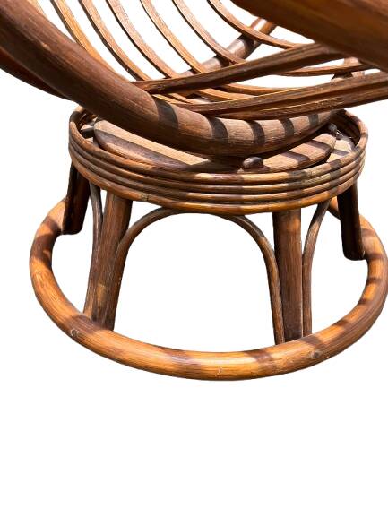 Rotating rattan armchair