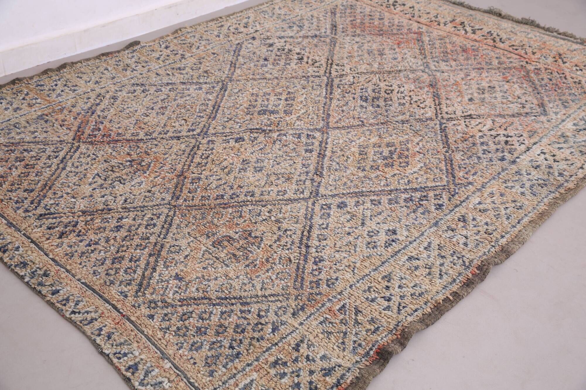 Vintage Moroccan Beni Mguild Rug 194 x 270 cm - Berber Wool Rug Handmade