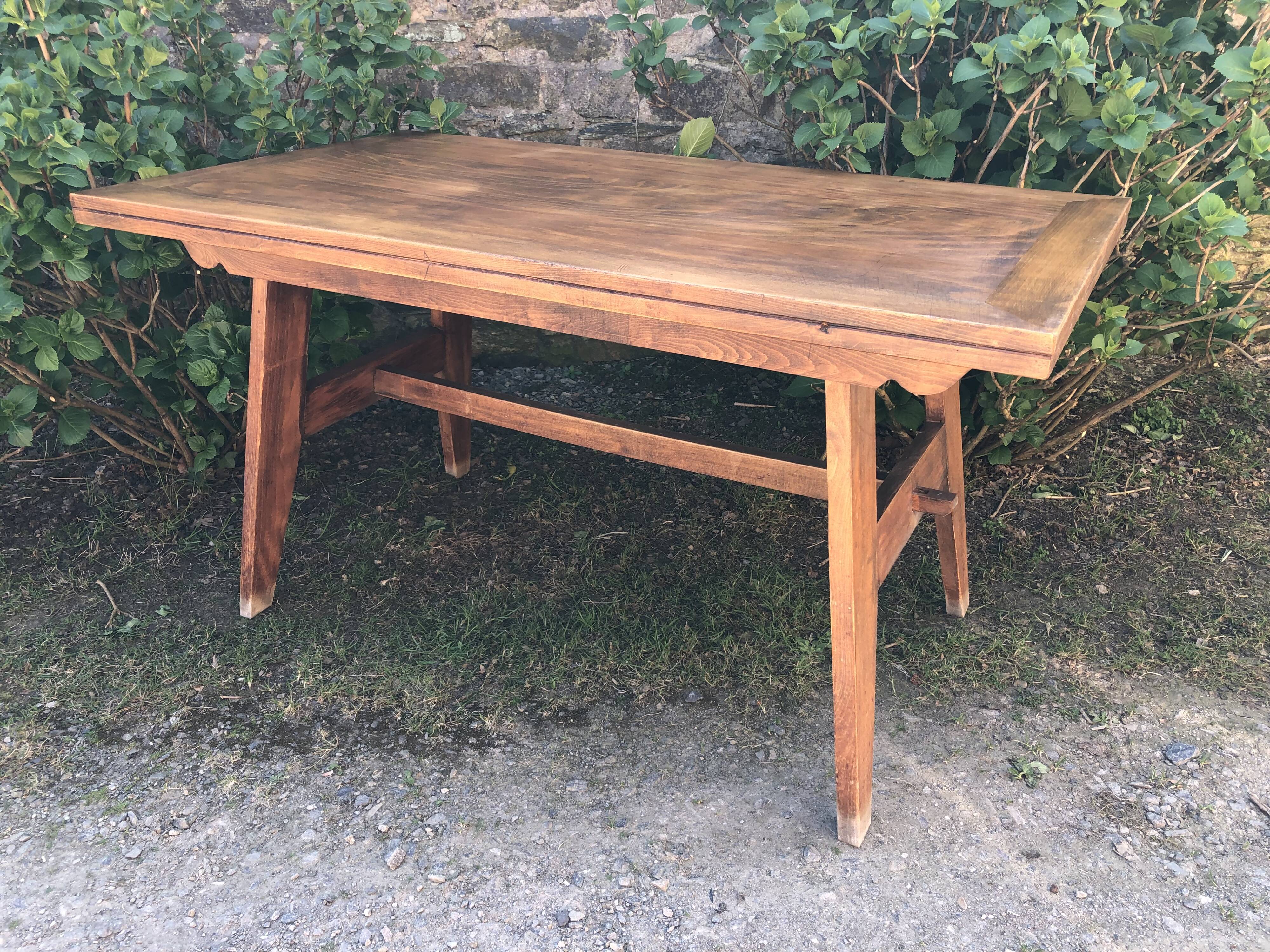 Table vintage d’époque reconstruction Rene Gabriel en hêtre.