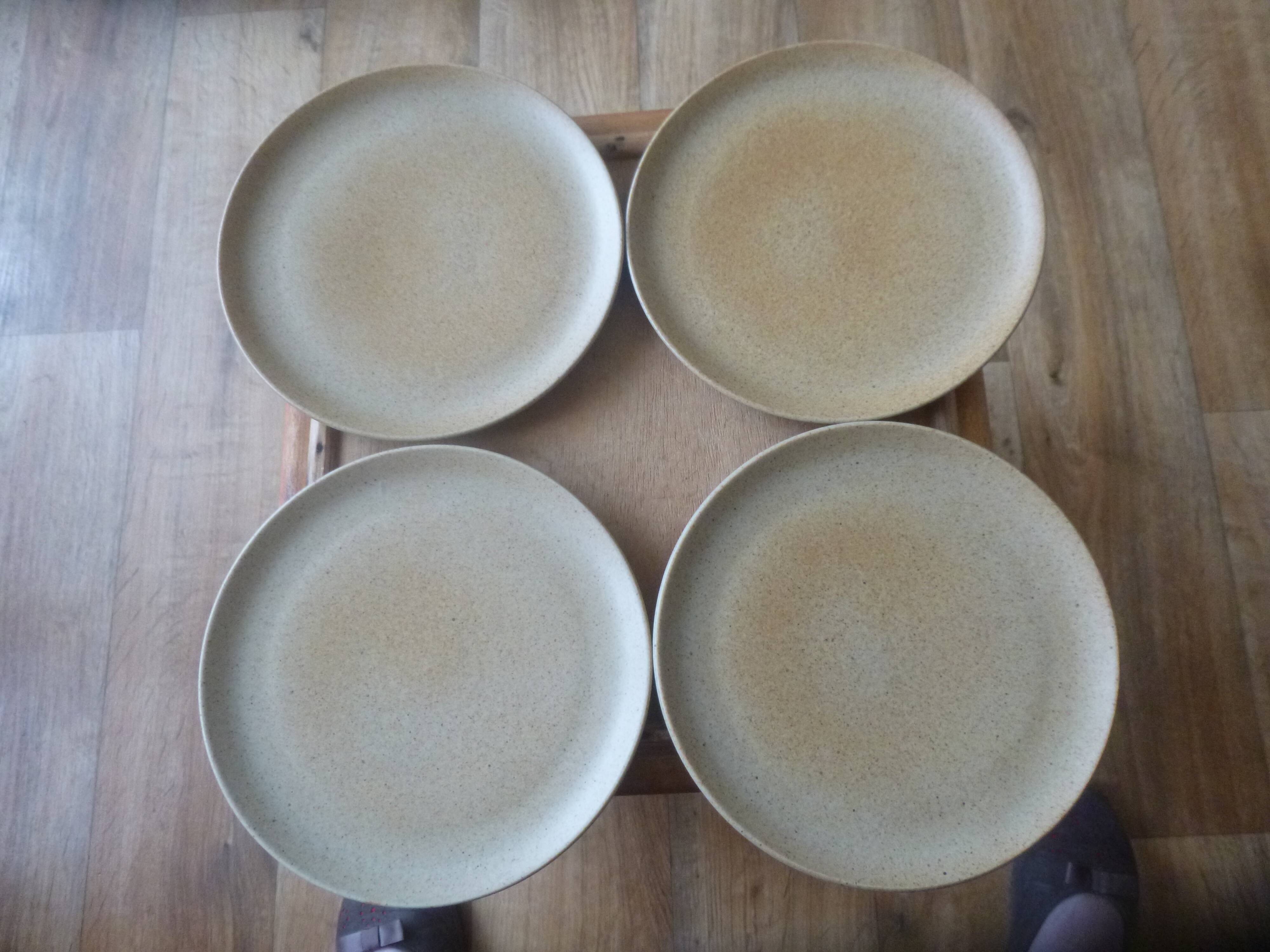 4 stoneware dessert plates