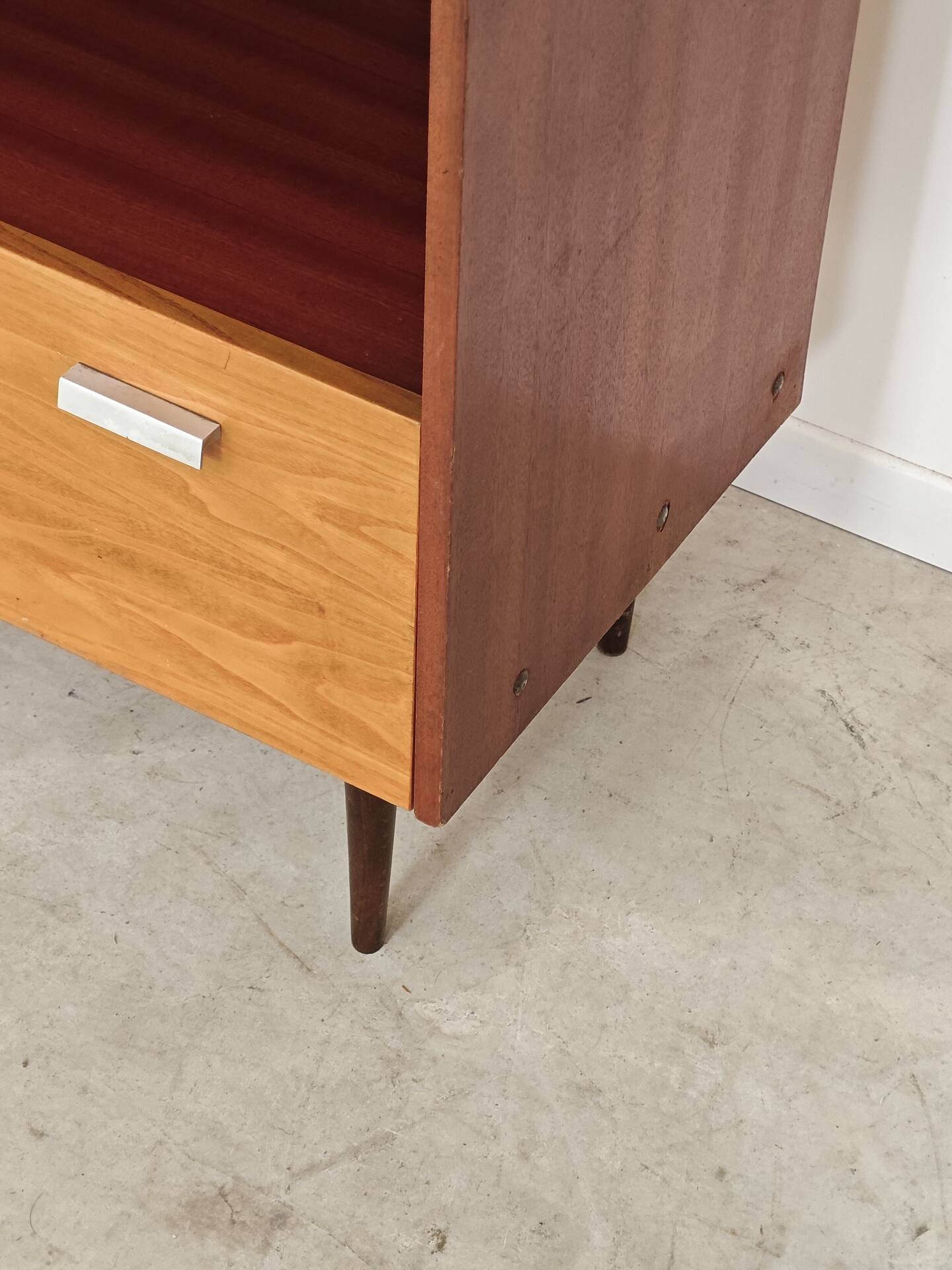 Petit meuble d'appoint buffet en bois 1970