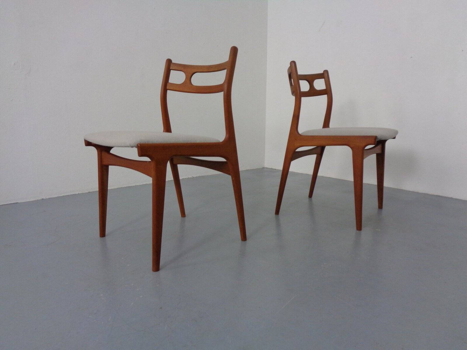 Model 138 Teak & Kvadrat Hallingdal Dining Chairs by Johannes Andersen for Uldum Møbelfabrik, Denmark, 1960s, Set of 2