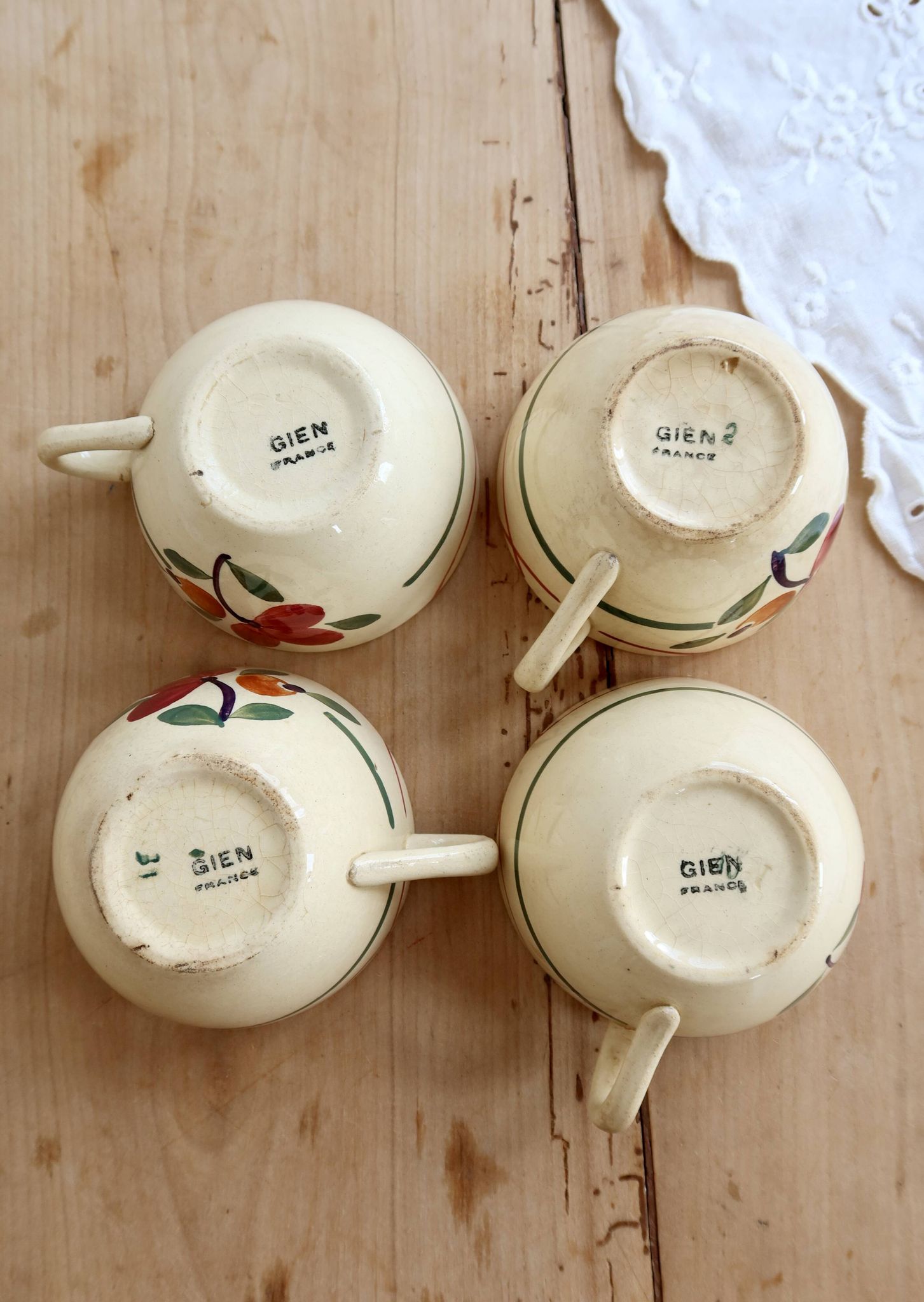 4 antique Gien ironstone coffee cups in ivory – Floral decoration