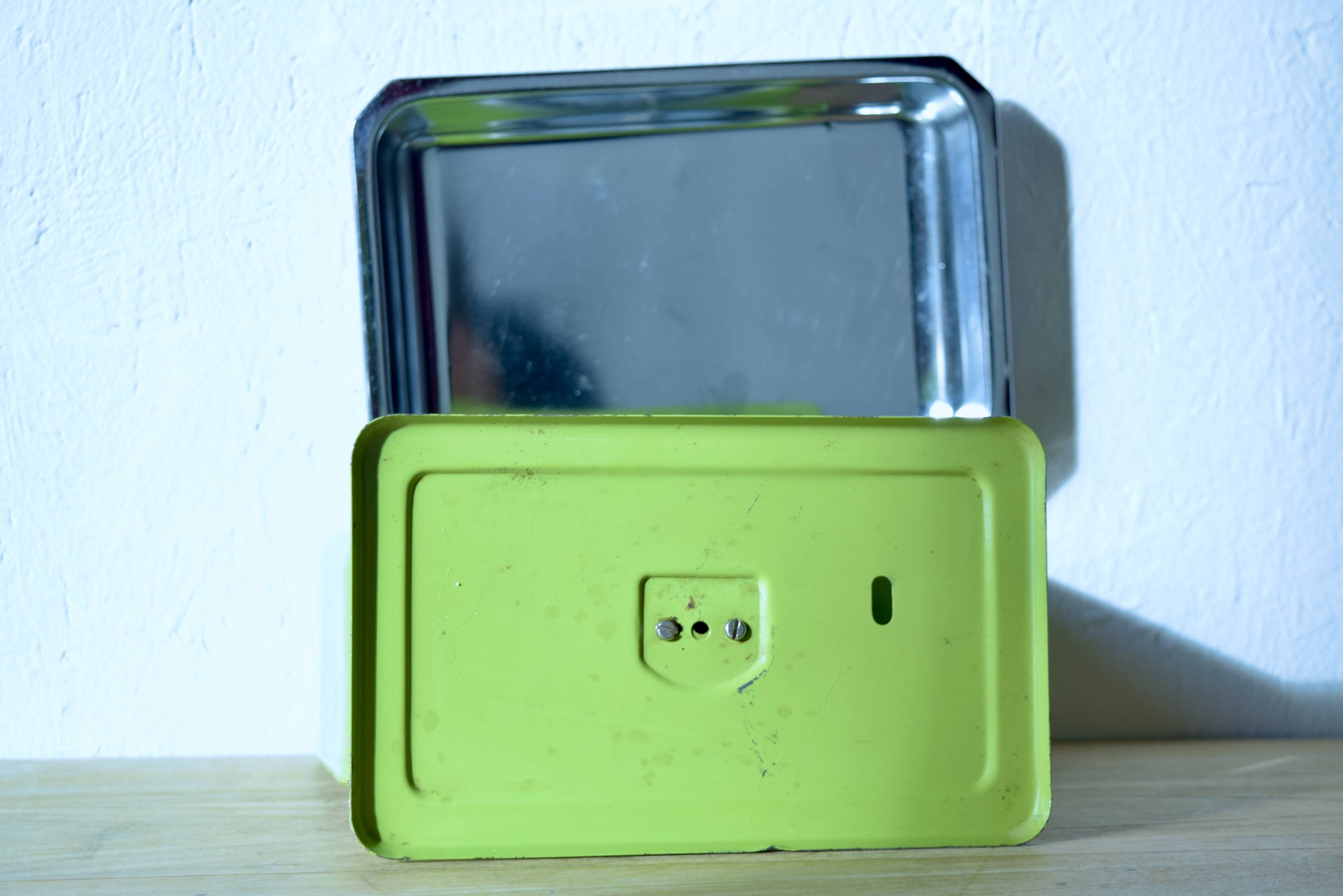 Stube - vintage green kitchen scale in enameled metal - force 10