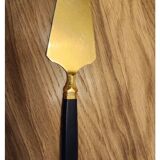 Pie shovel