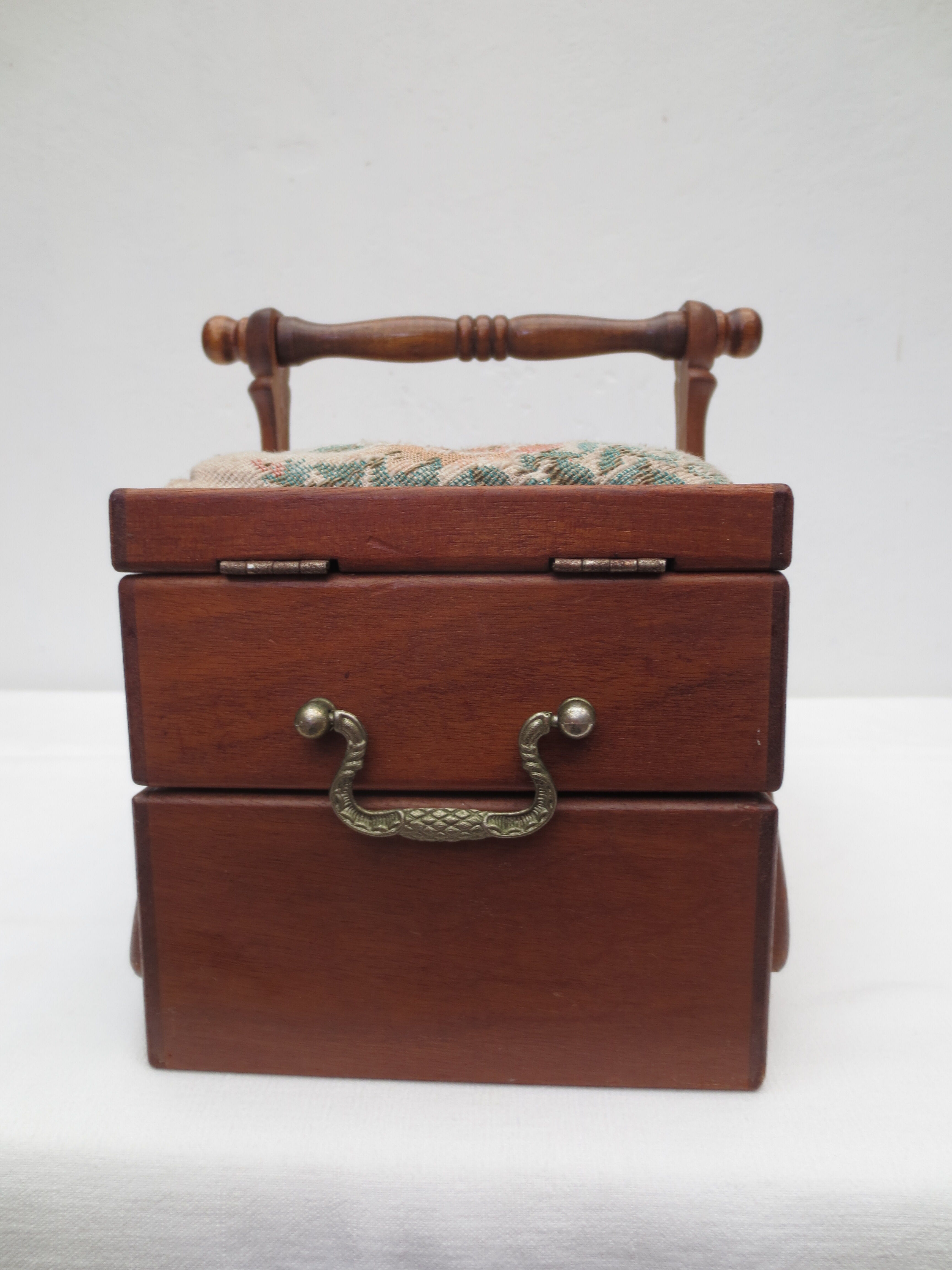 Former sewing box