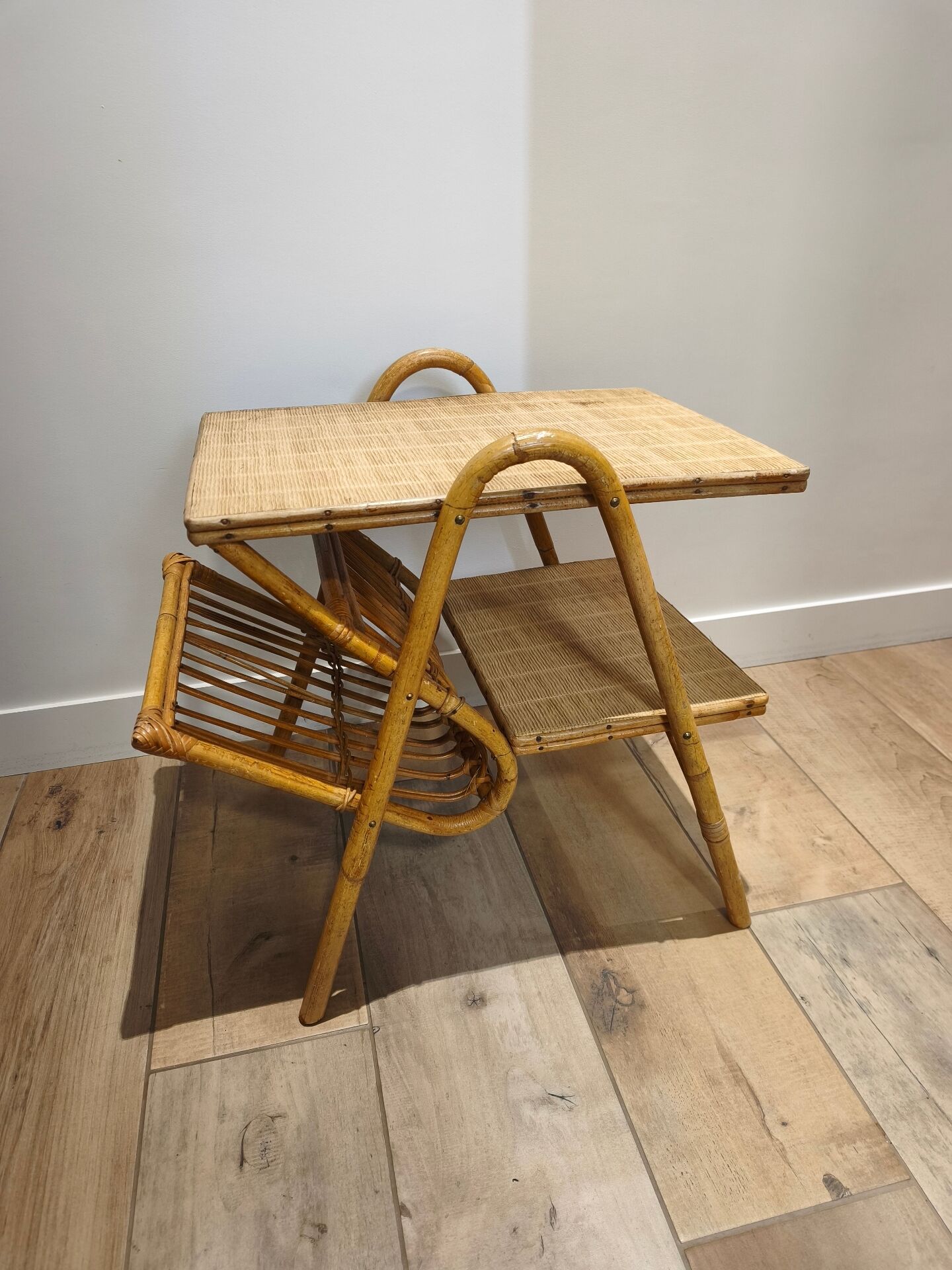 Vintage coffee table in rattan & wicker – Vinyl record player & storage cabinet