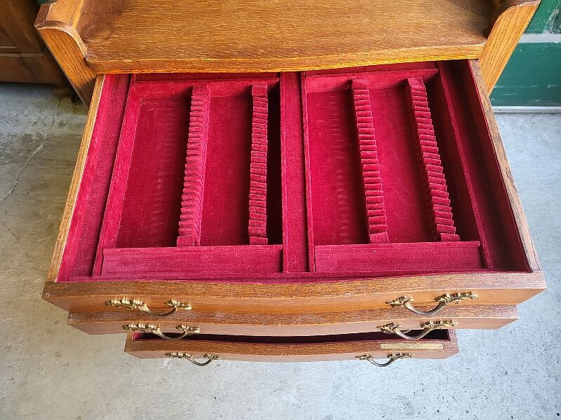 Cutlery furniture of the brand Ercuis in veneer oak