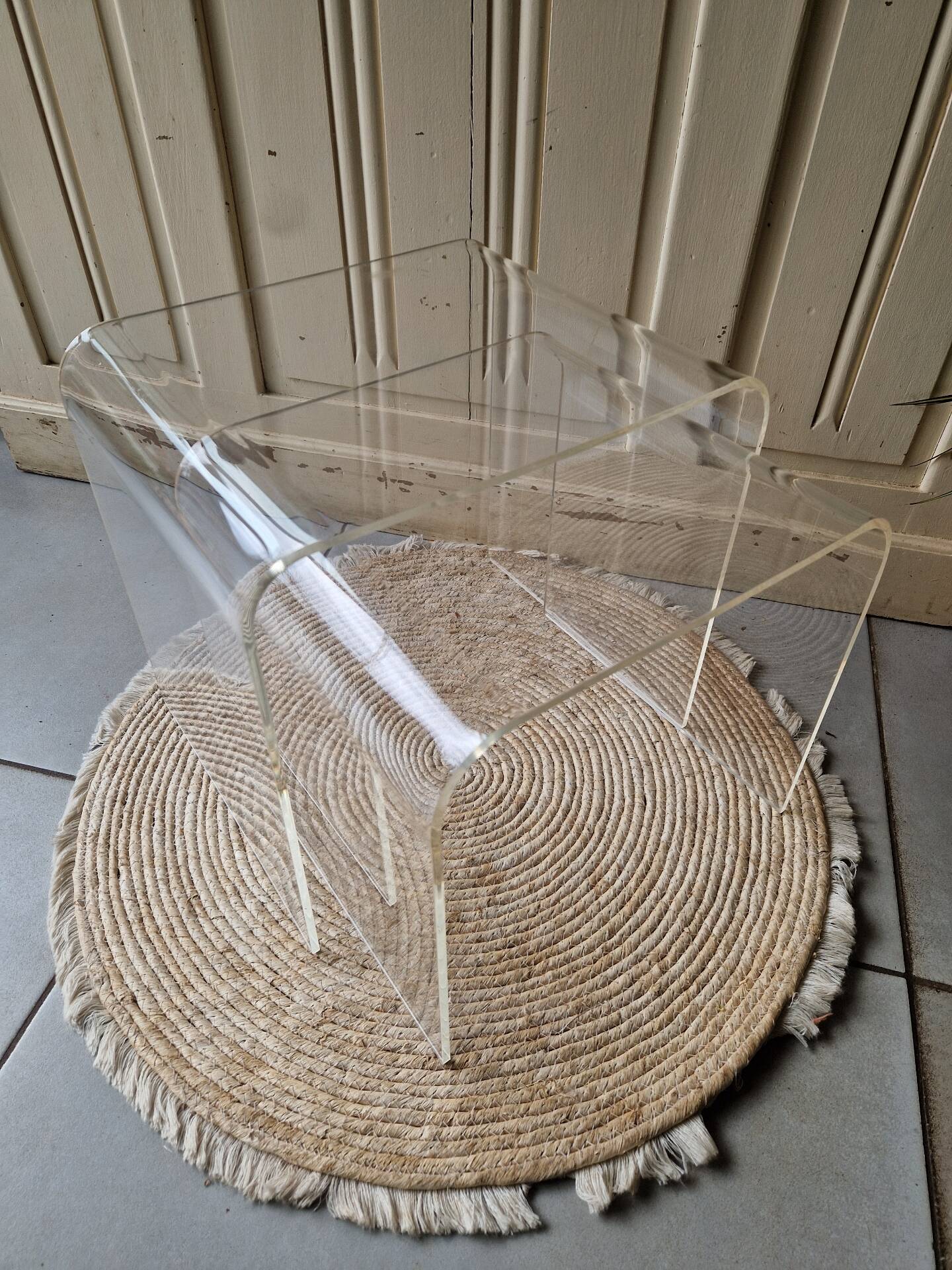 Nested tables in transparent plexiglass – David Lange – Design