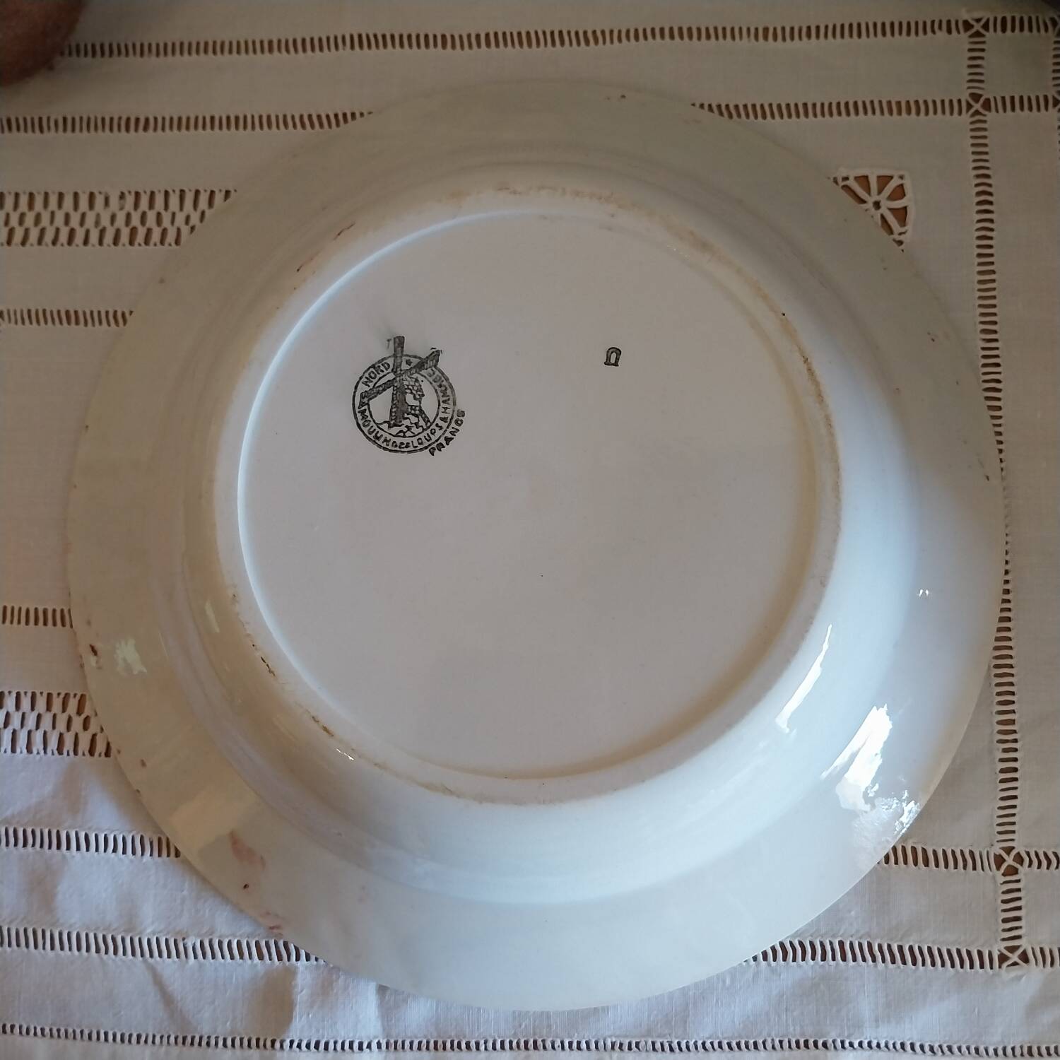Old hollow dish decorated with the Moulin des Loups