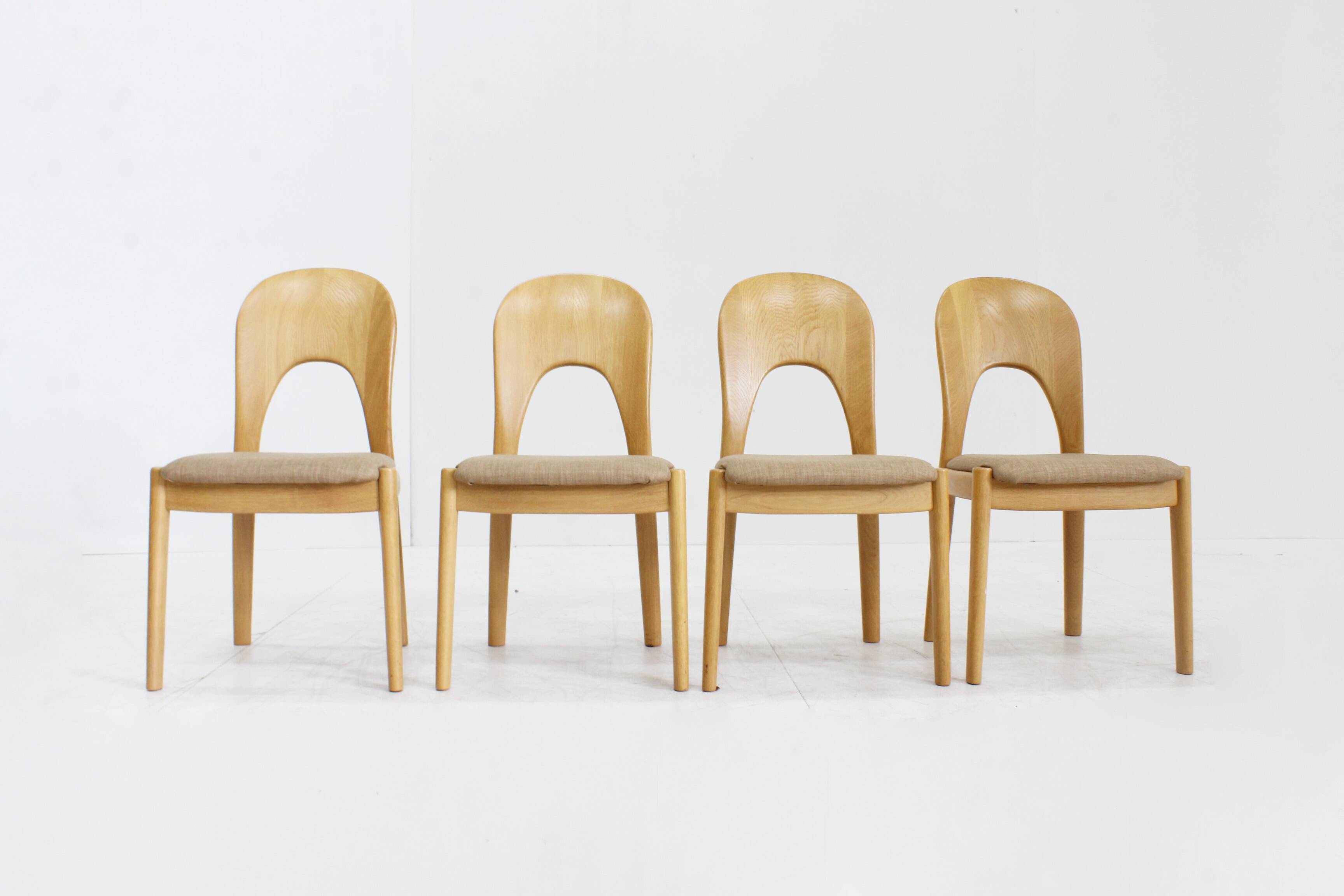 Chaises de salle à manger vintage danoises par Niels Koefoed en chêne massif, 1960s, Set de 4