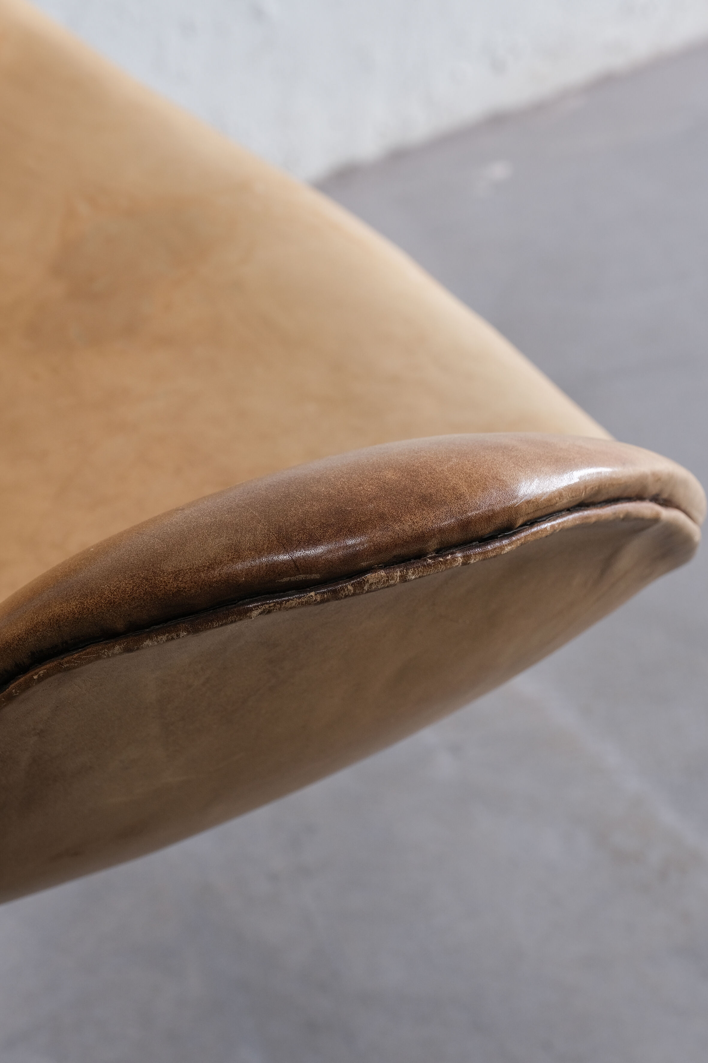 Swan chair by Arne Jacobsen 1971