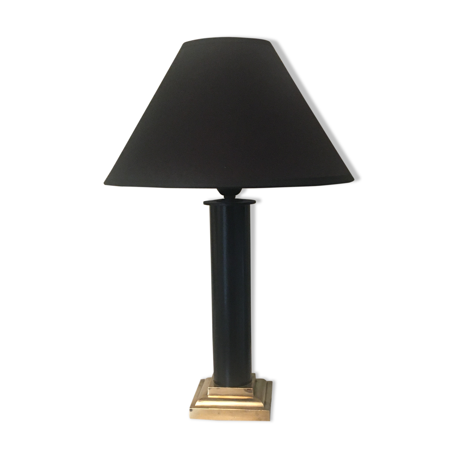 Lamp with brass foot
