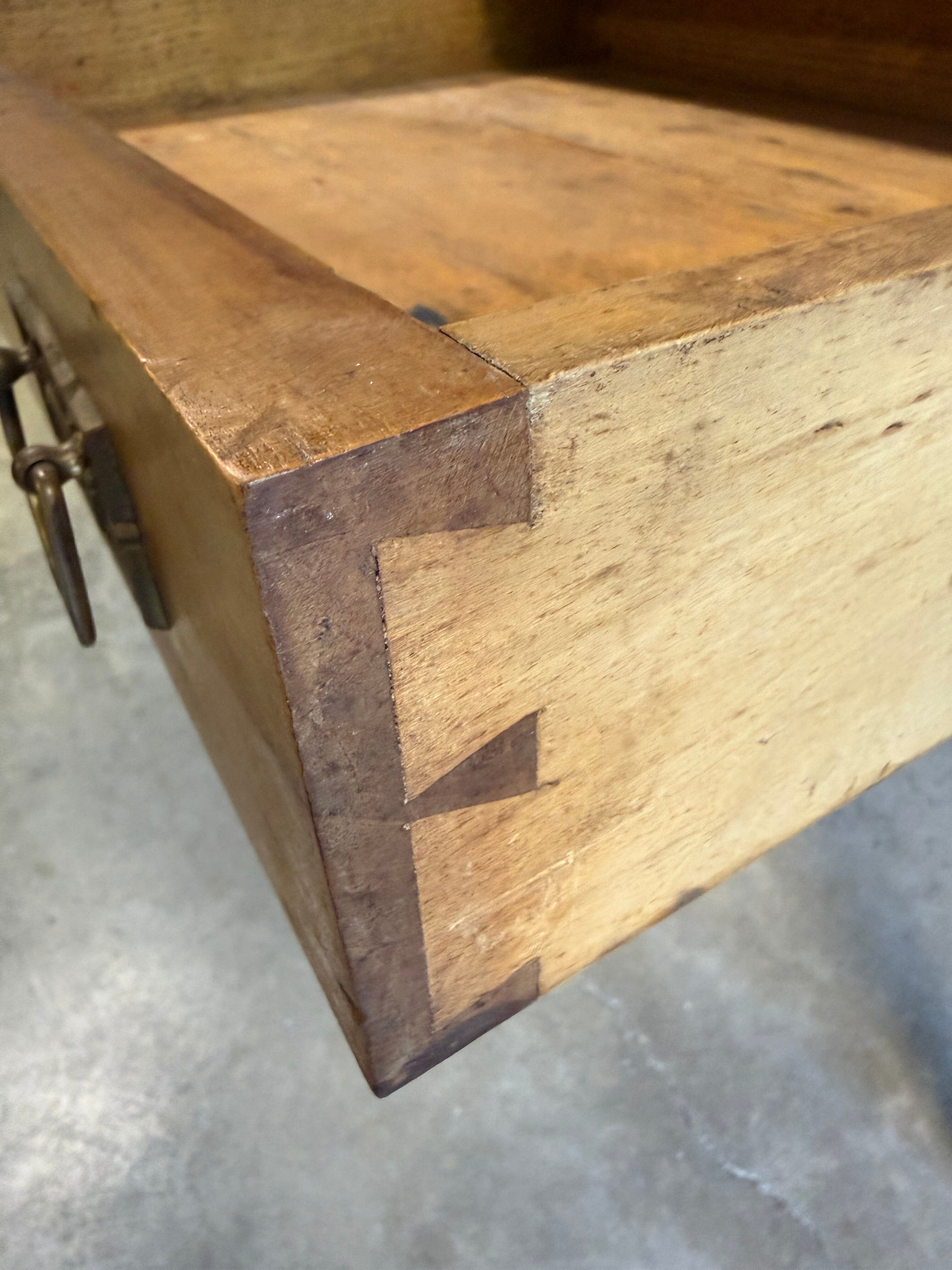 Table bureau