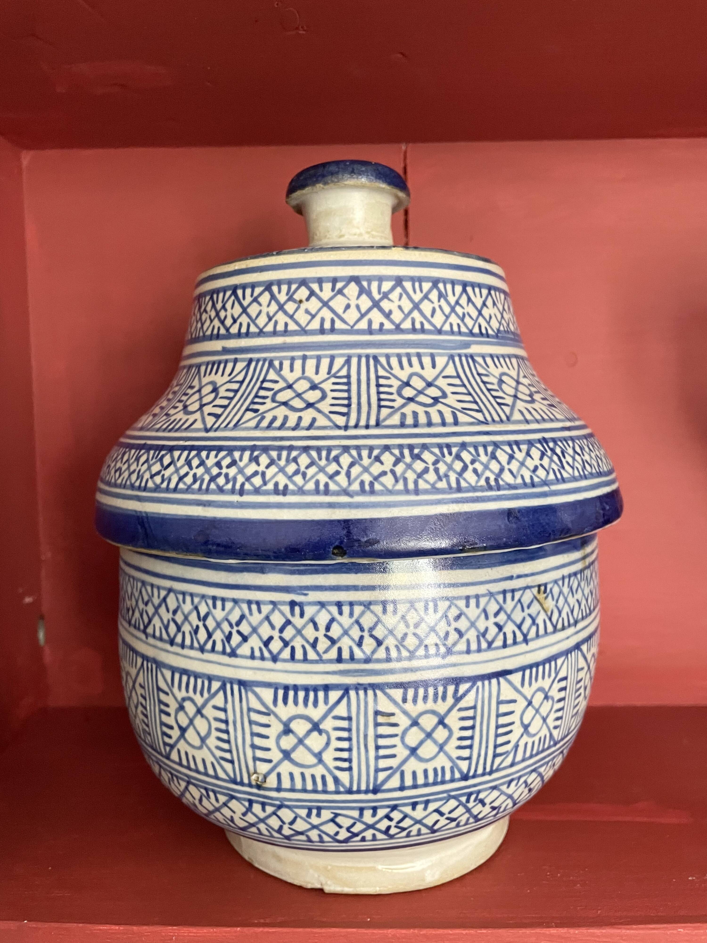 Antique covered butter pot "jobbana" from Morocco, Fes, signed Serghini.