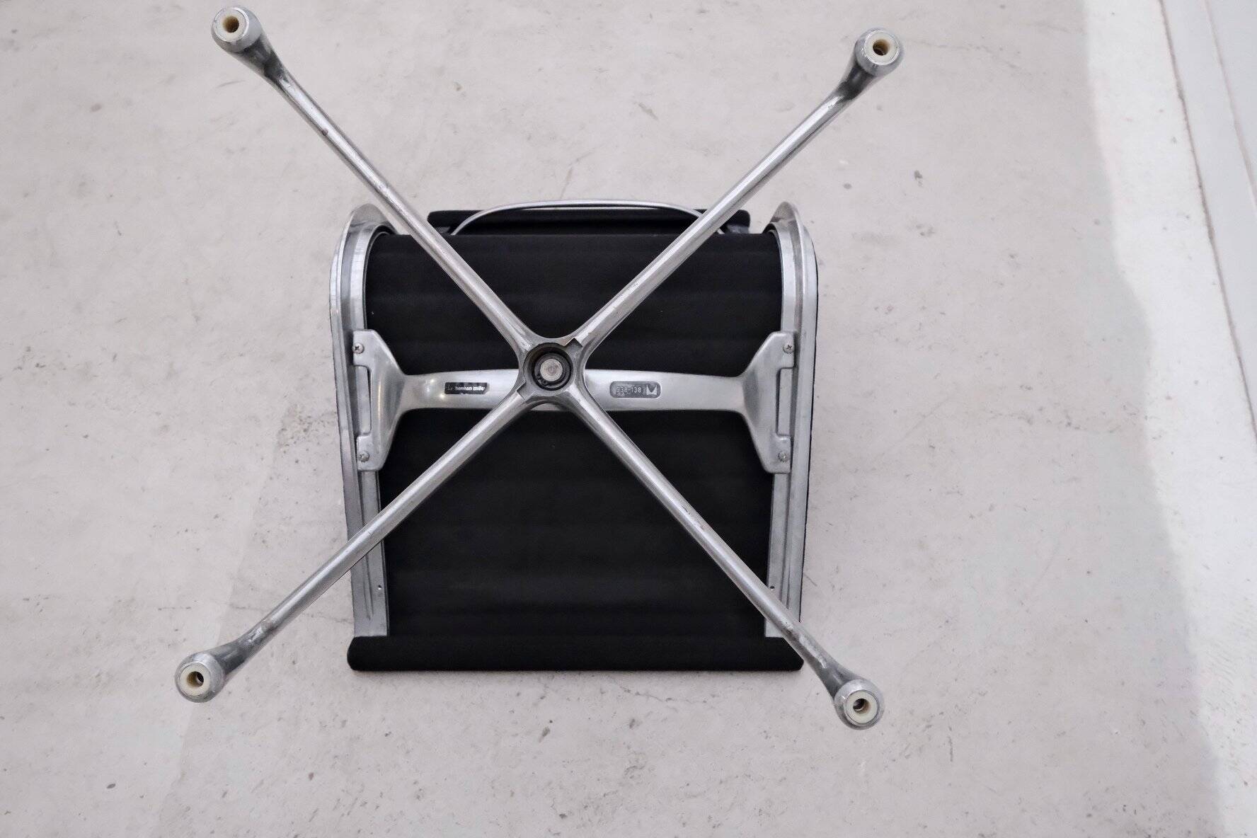 “ea 101” chairs by charles & ray eames for herman miller, 1970