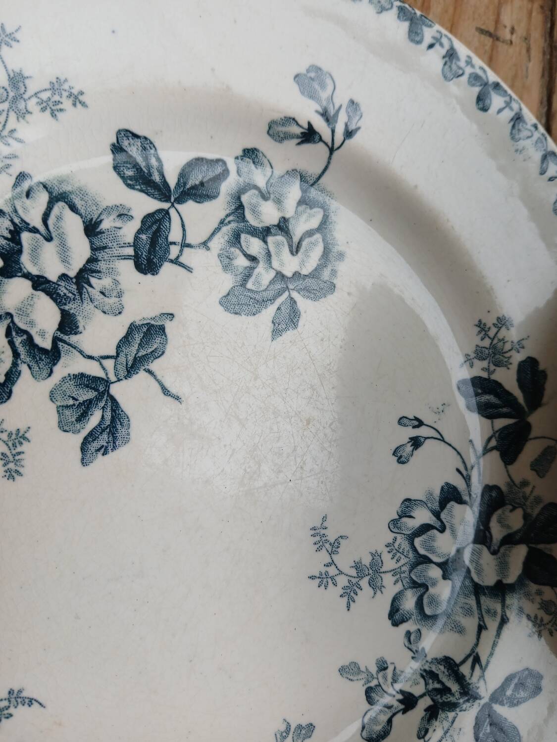 Set of 6 Terre de Fer plates, Acacia model