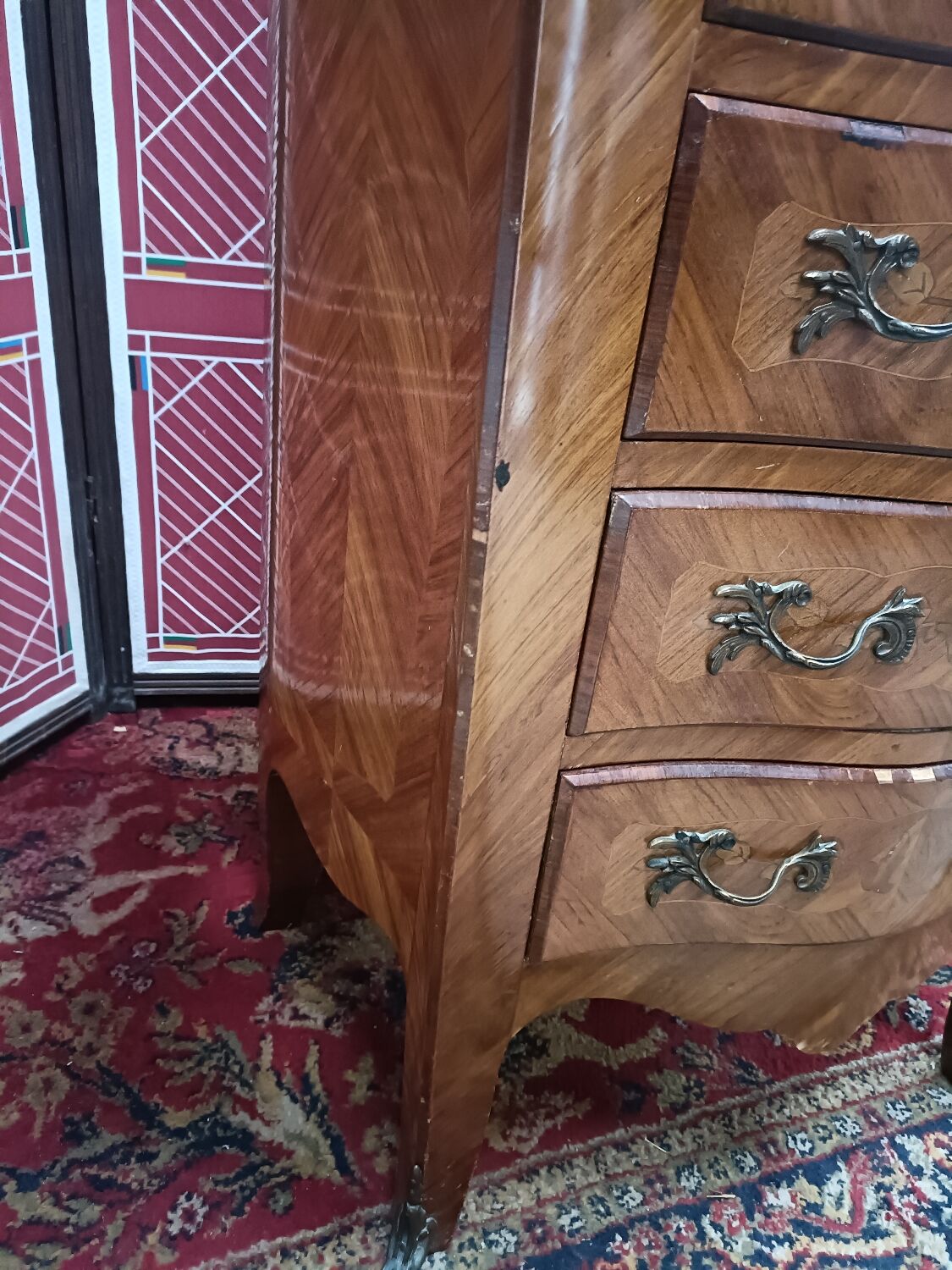 Chiffonier ou semainier style Louis XV, marqueté et marbre