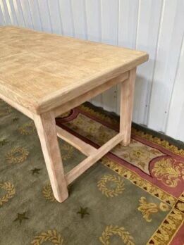 Aero gummed farm table