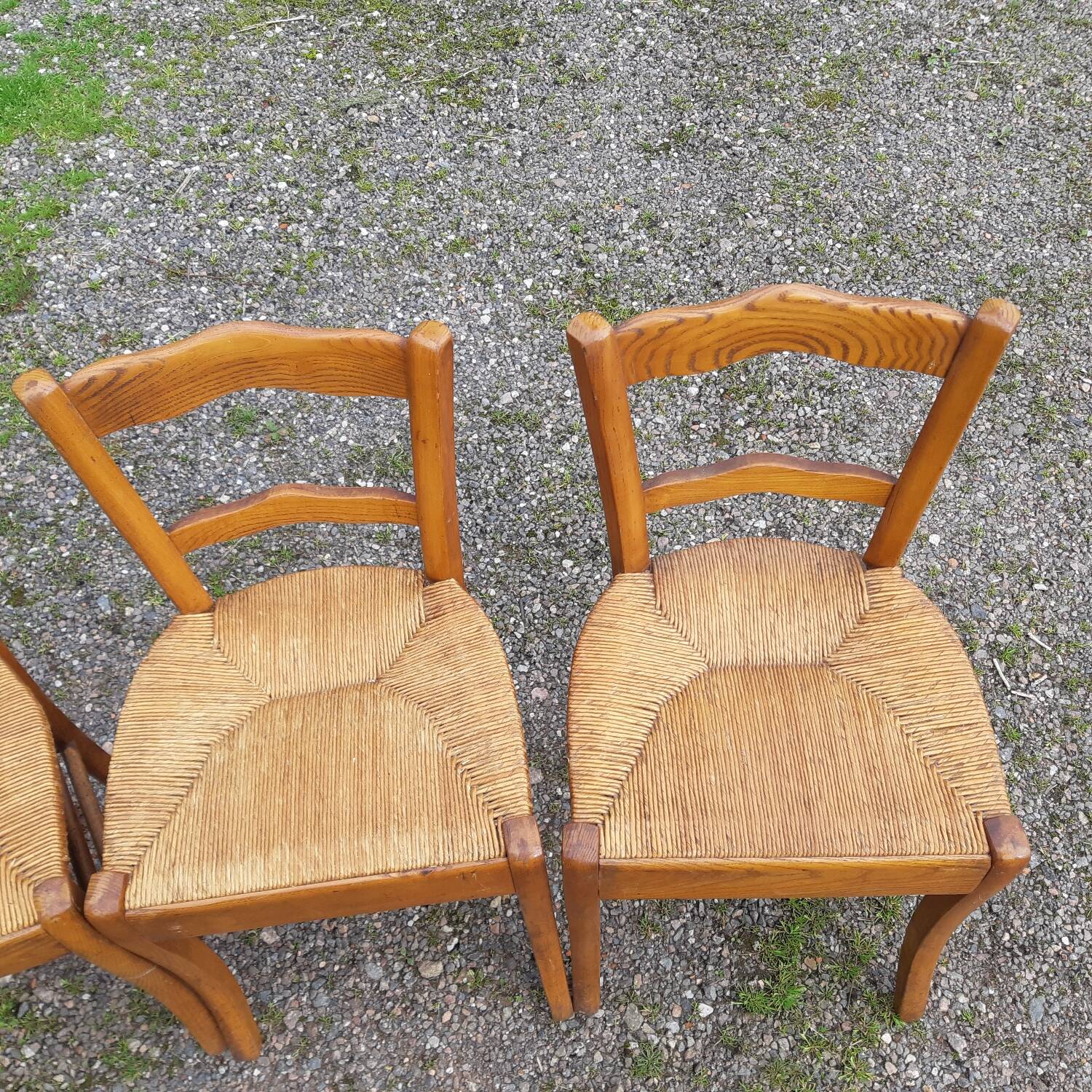 Suite of 9 straw chairs