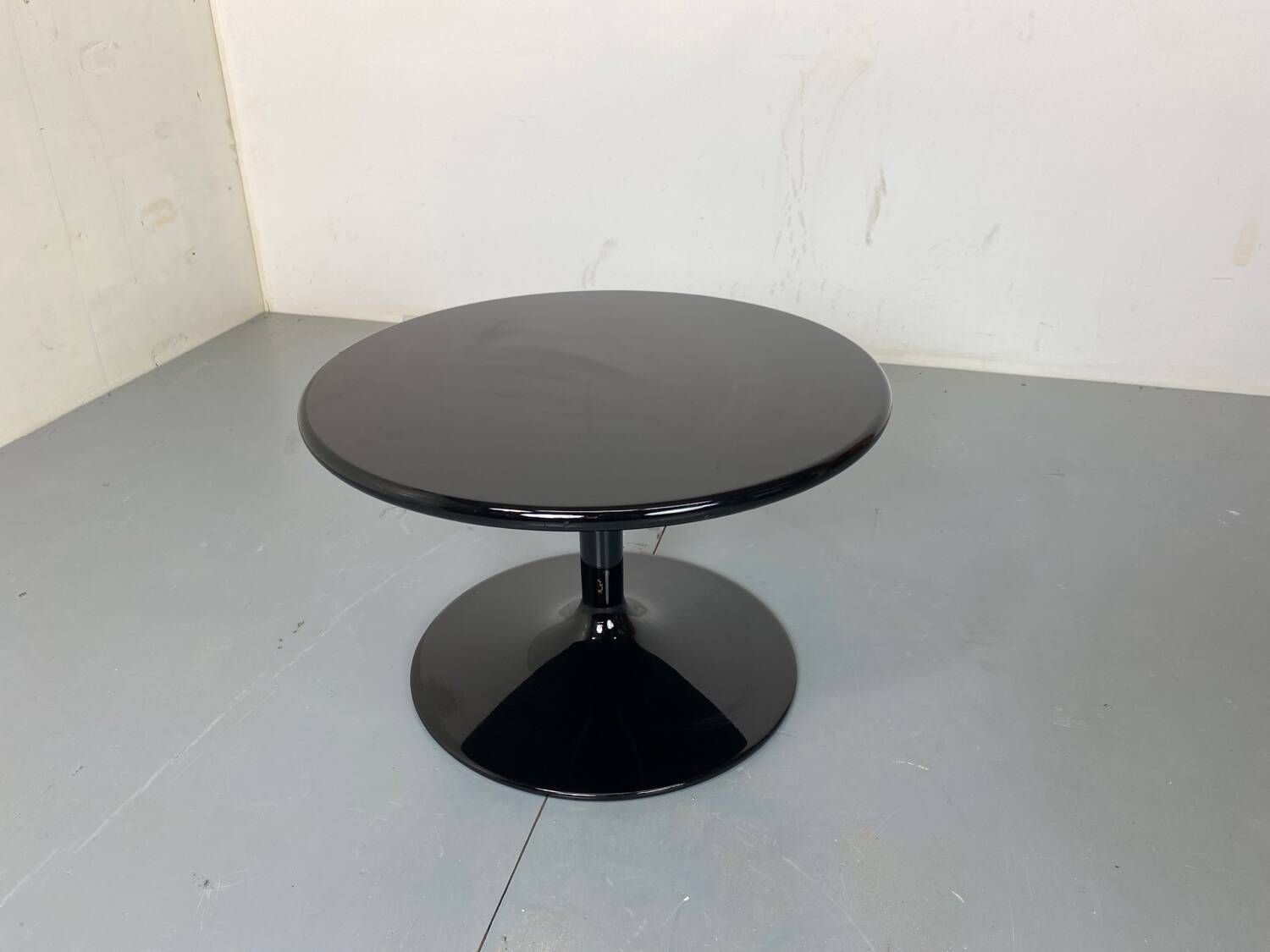Table Basse d'Appoint Ronde Noire par Pierre Paulin pour Artifort, 1970s
