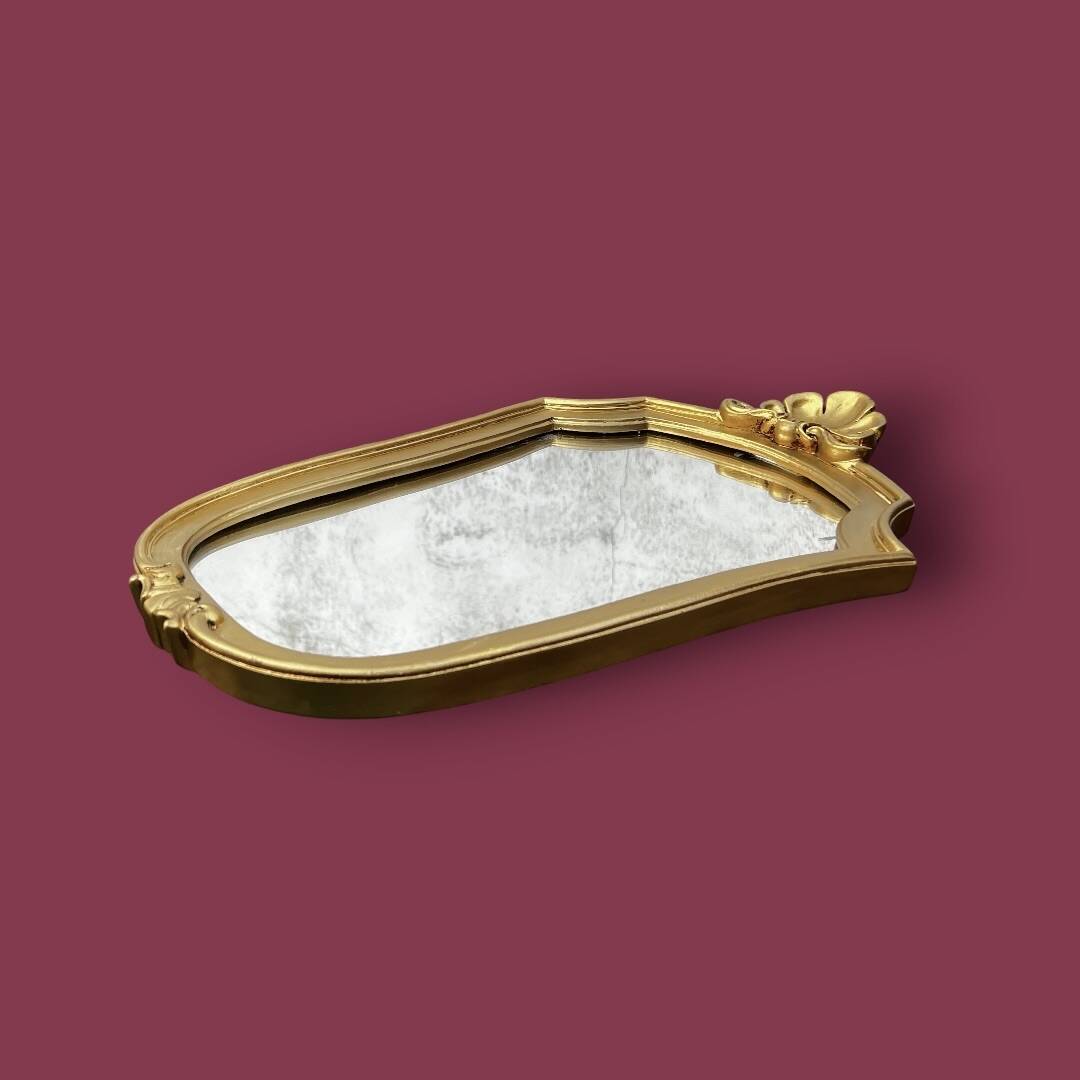Antique wall mirror in gilded resin – back in red velvet