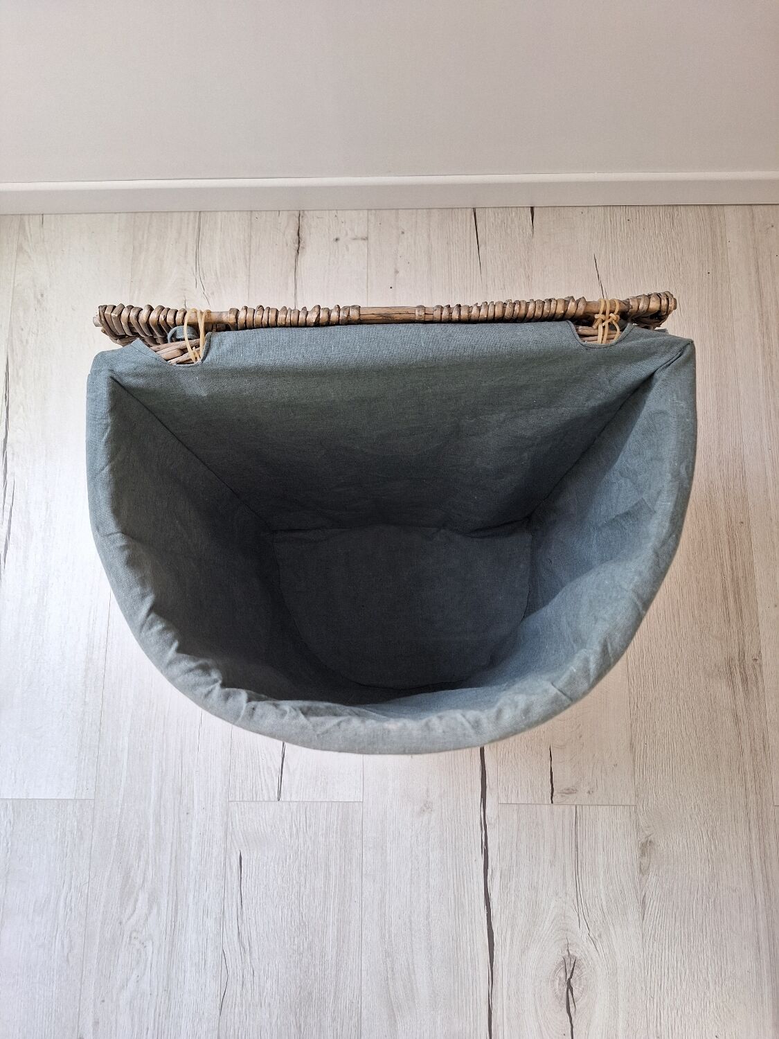 Wicker laundry basket