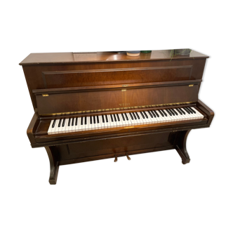 Upscale German straight piano weiss