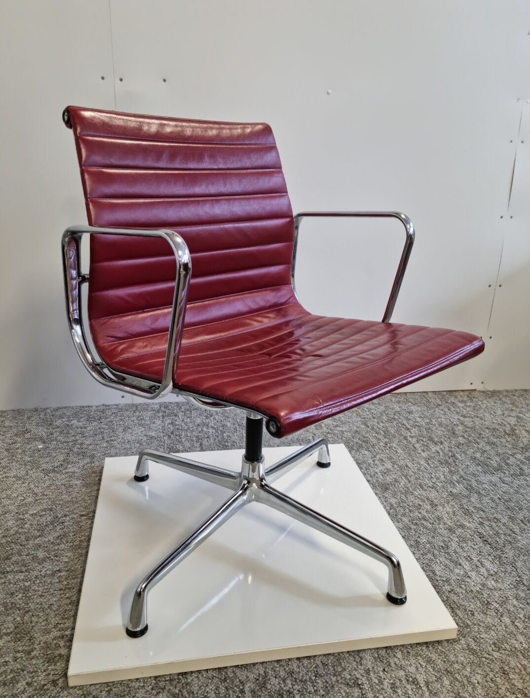 Vitra Charles Eames ea 108 full leather