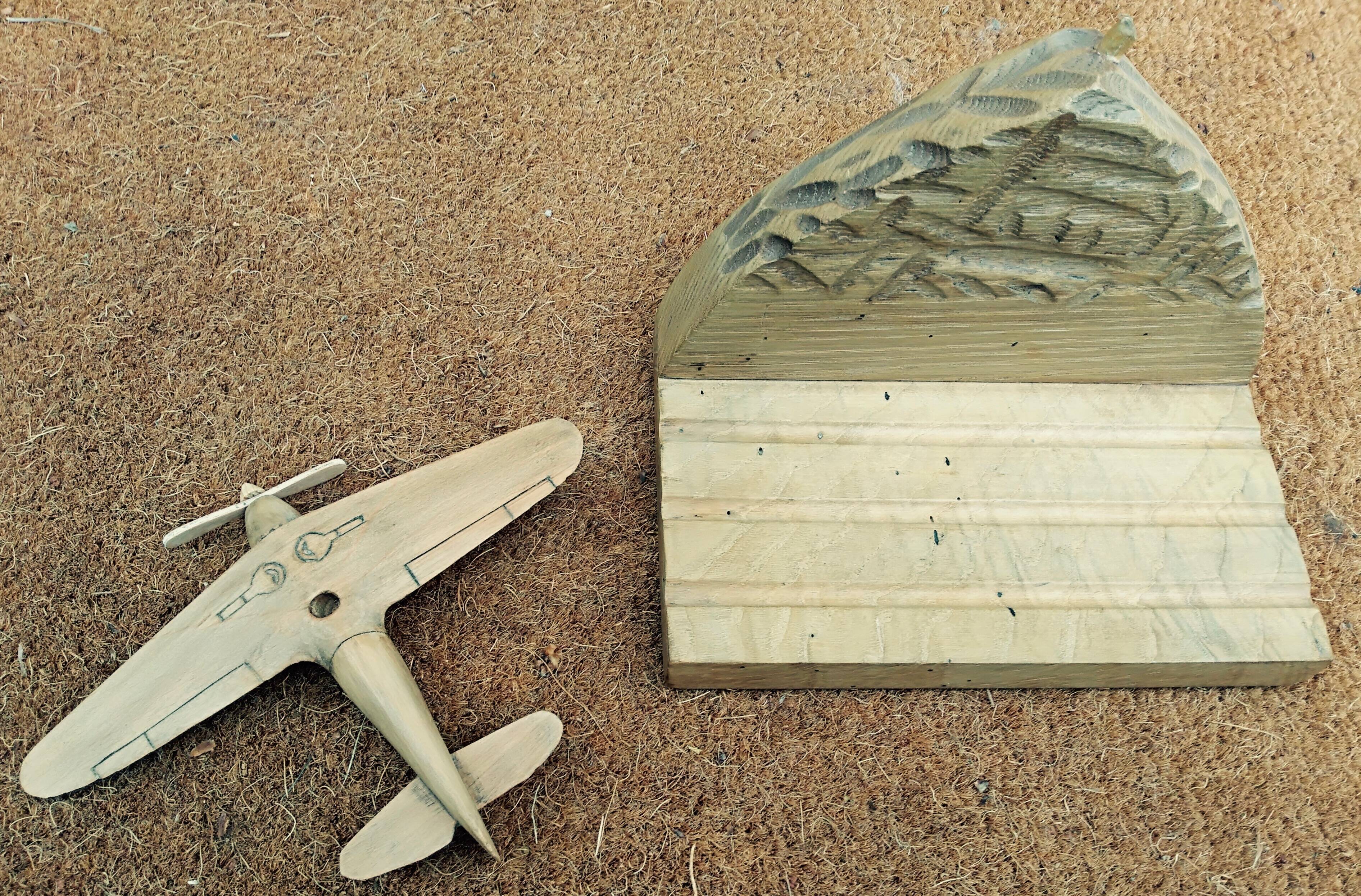 Wooden plane carved on its base, pen holder