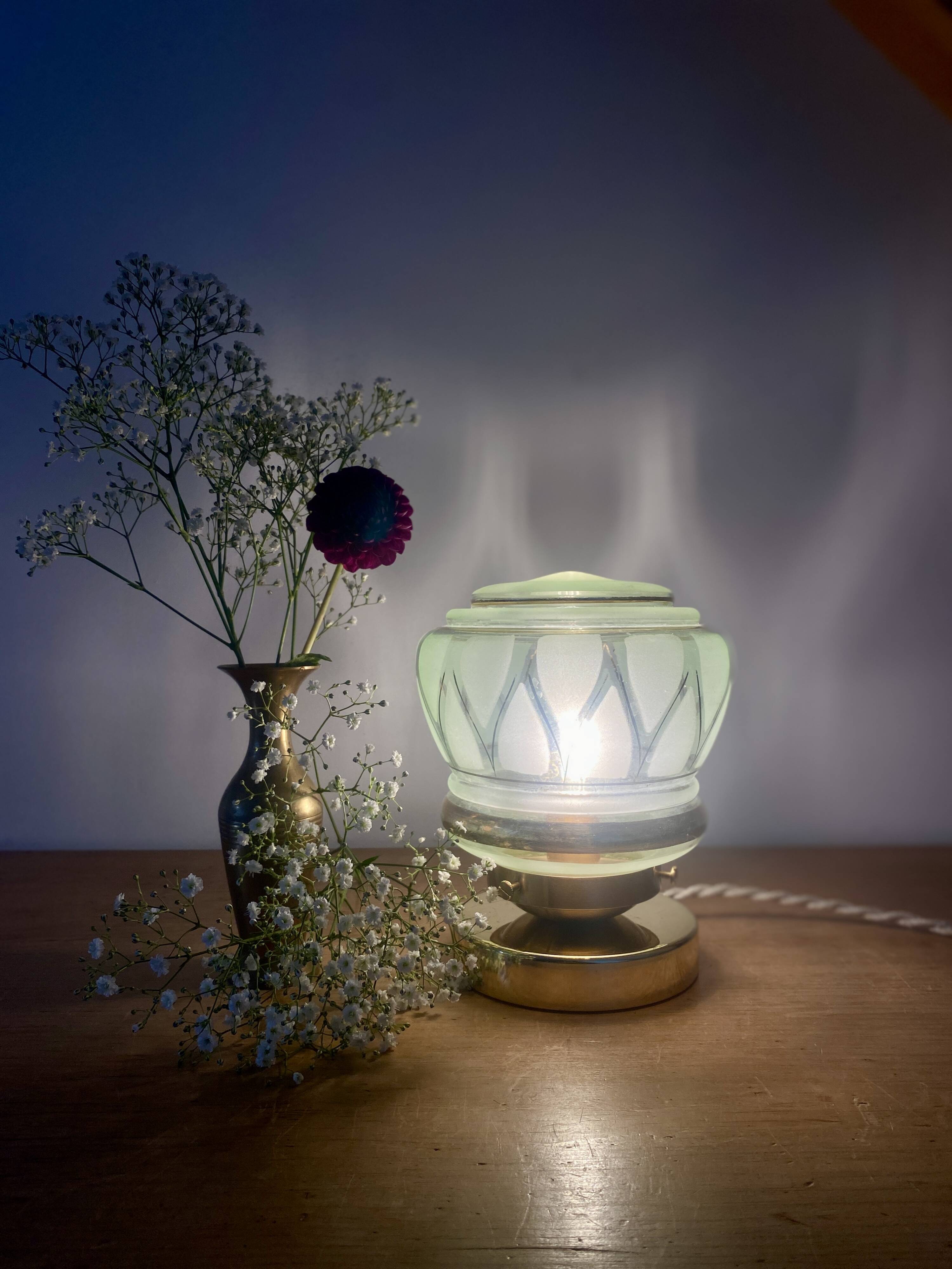 Vintage art deco globe table lamp in mint and gold glass