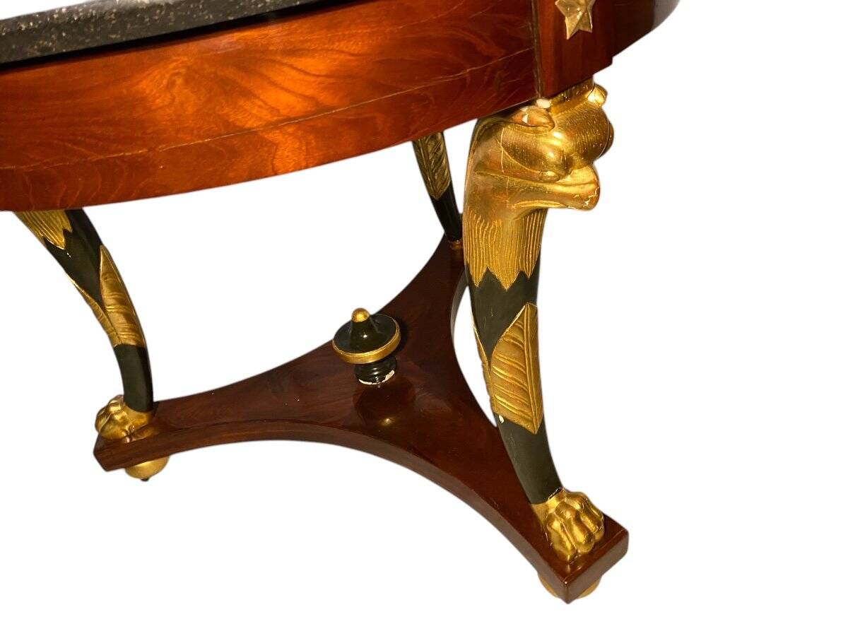 Grand guéridon aux corbins d’époque Empire