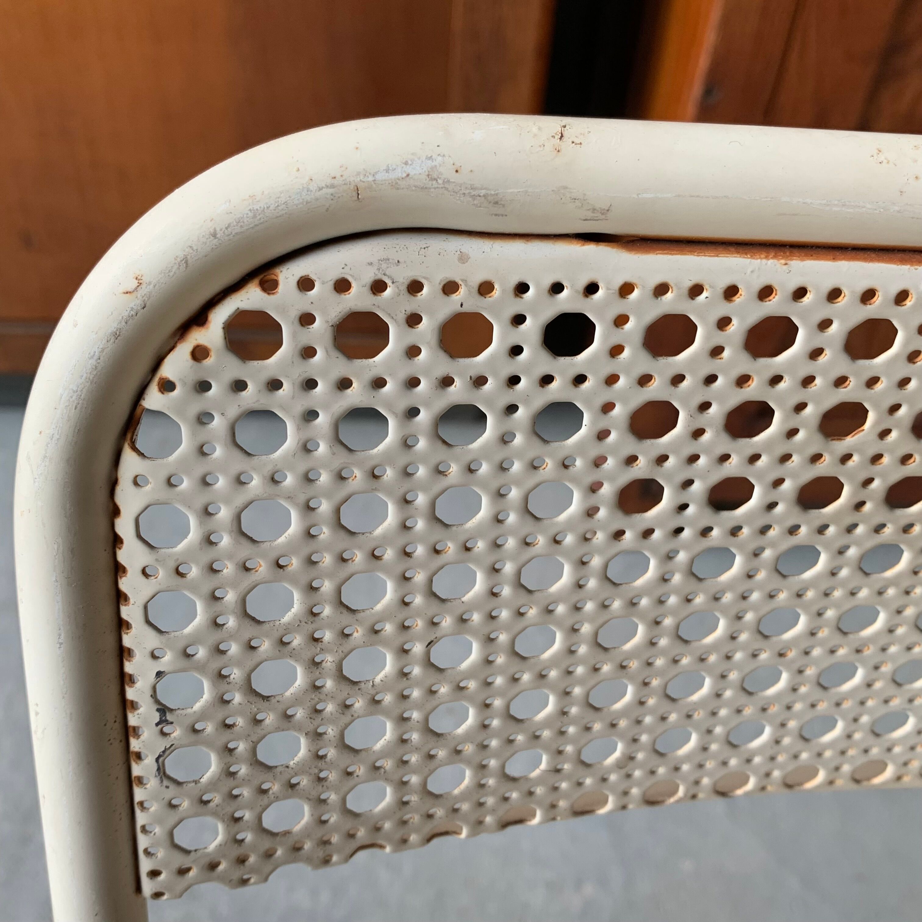 Set folding table and its 4 folding chairs perforated metal cream color - 70s