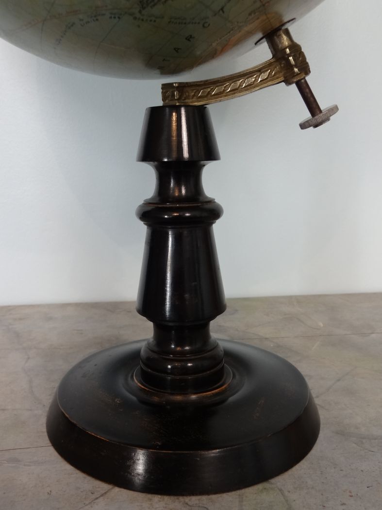 Globe terrestrial Forest late nineteenth / early twentieth wood base turned