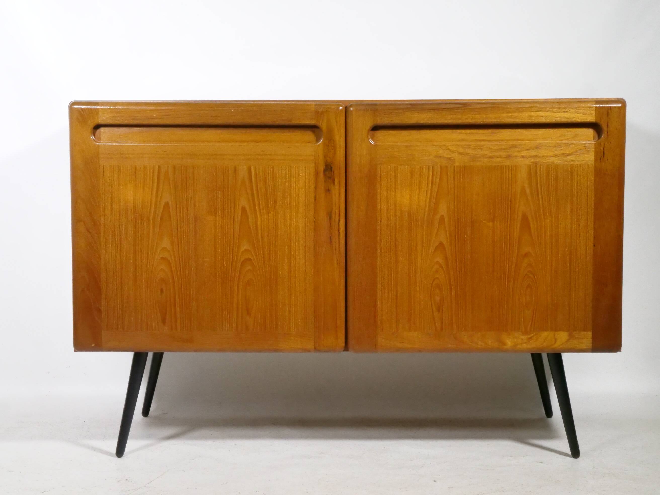 Buffet design danois en teck des années 1960