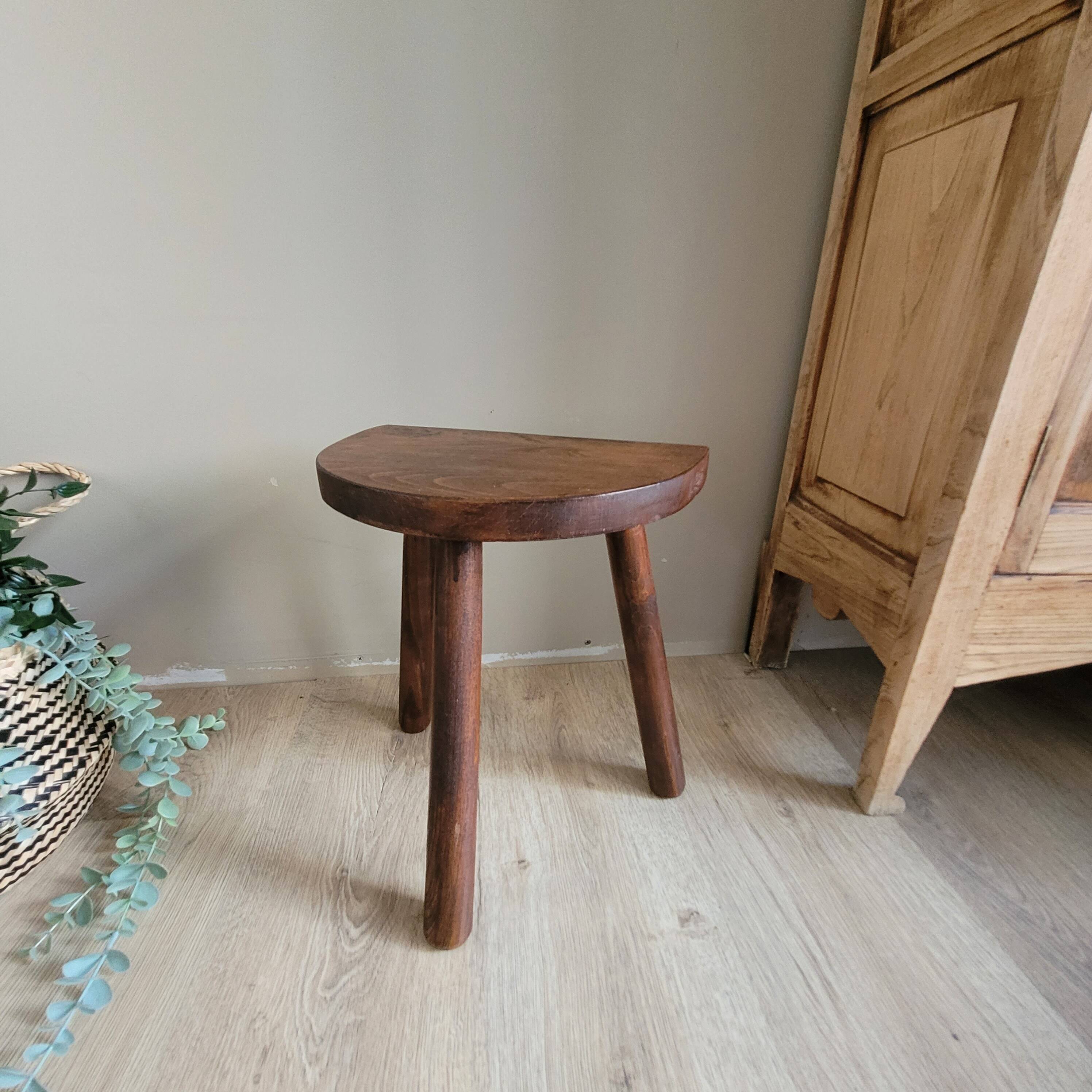 Tripod stool 02