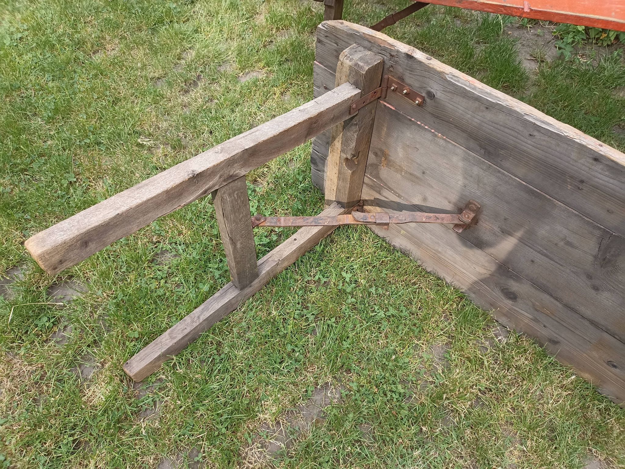 Table + 2 brewery benches - former brewery l.f. haag ingwiller - prey