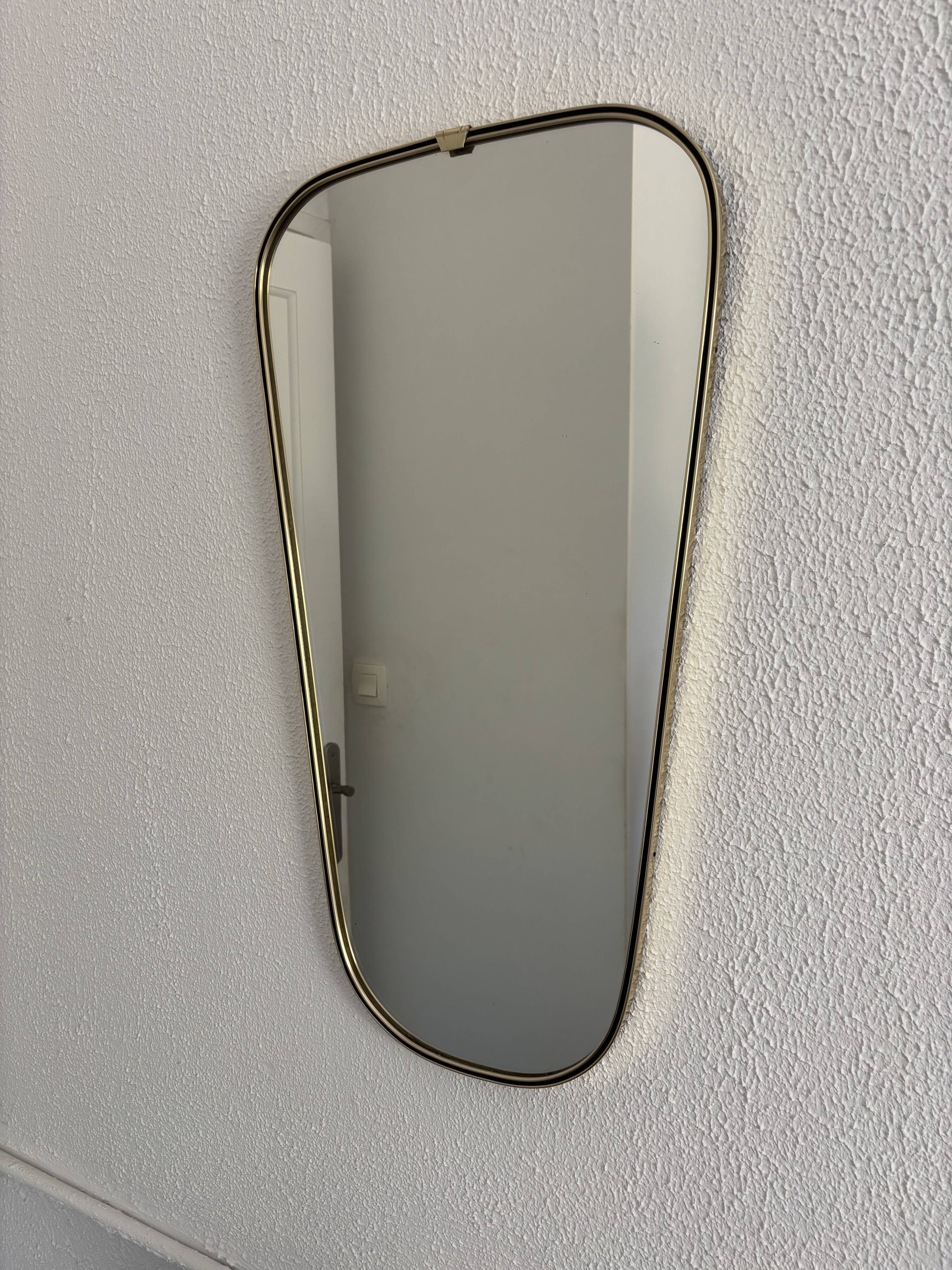 Miroir vintage 1960 rétroviseur asymétrique doré noir - 73 x 39 cm