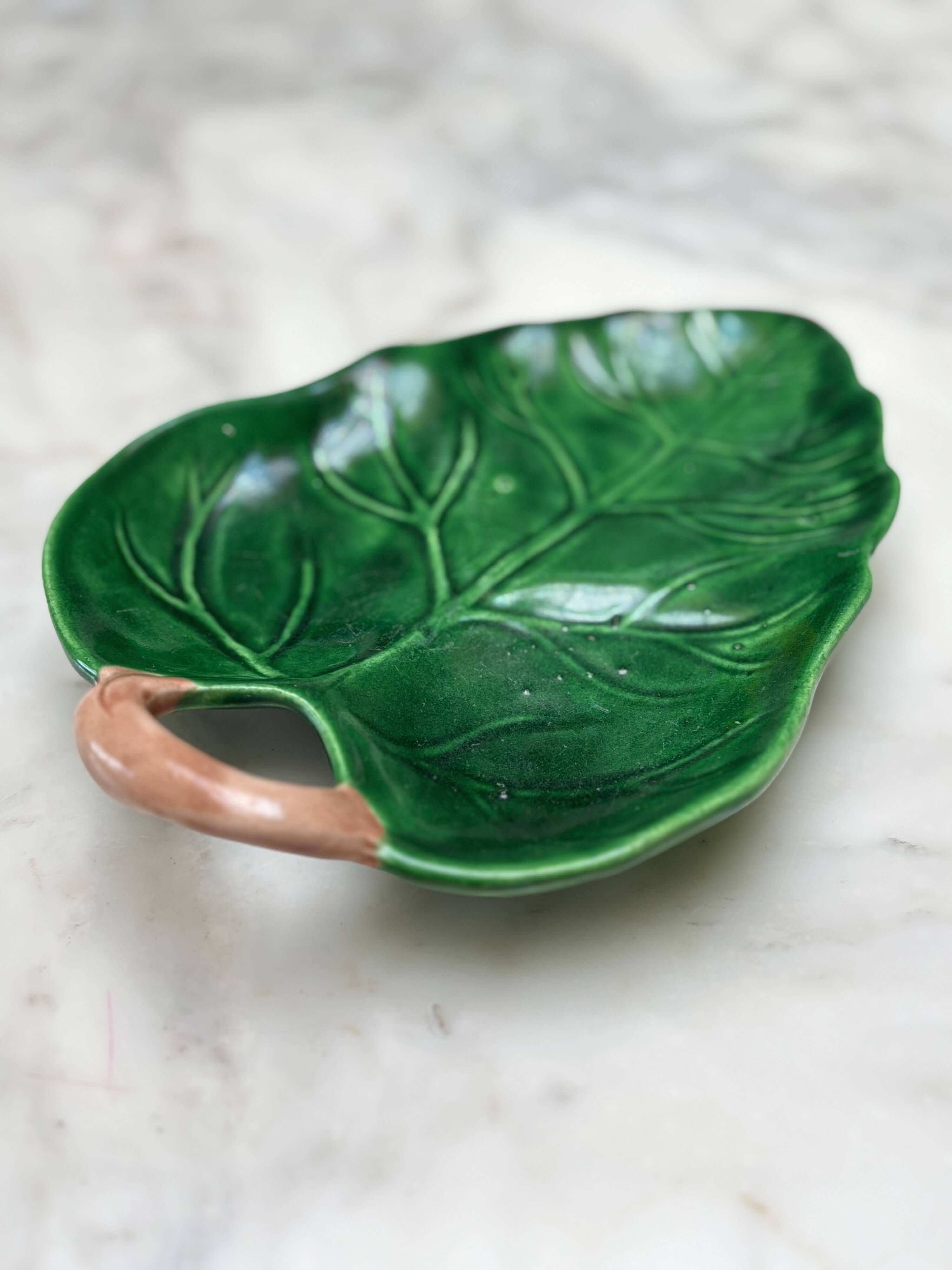 Dish - empty pocket green slip leaf veined in ceramic