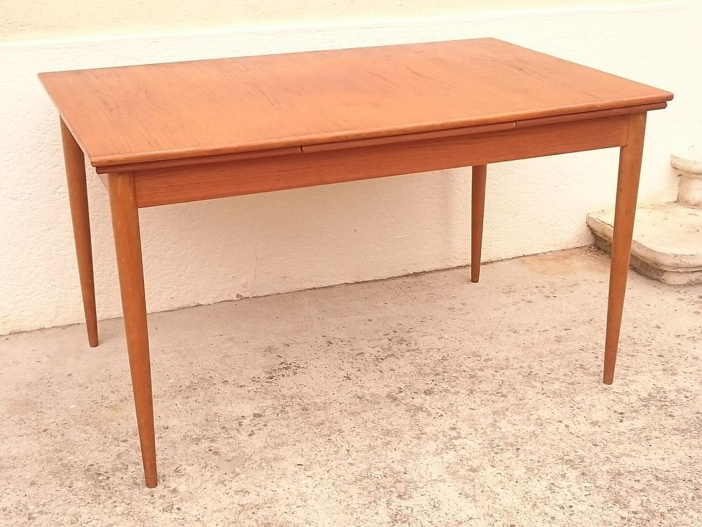 Scandinavian teak table with elongations
