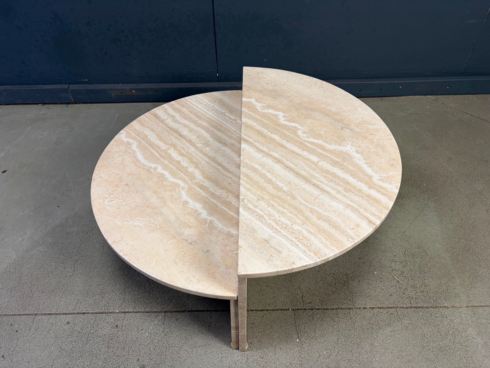 Paire de tables basses en travertin, années 1970