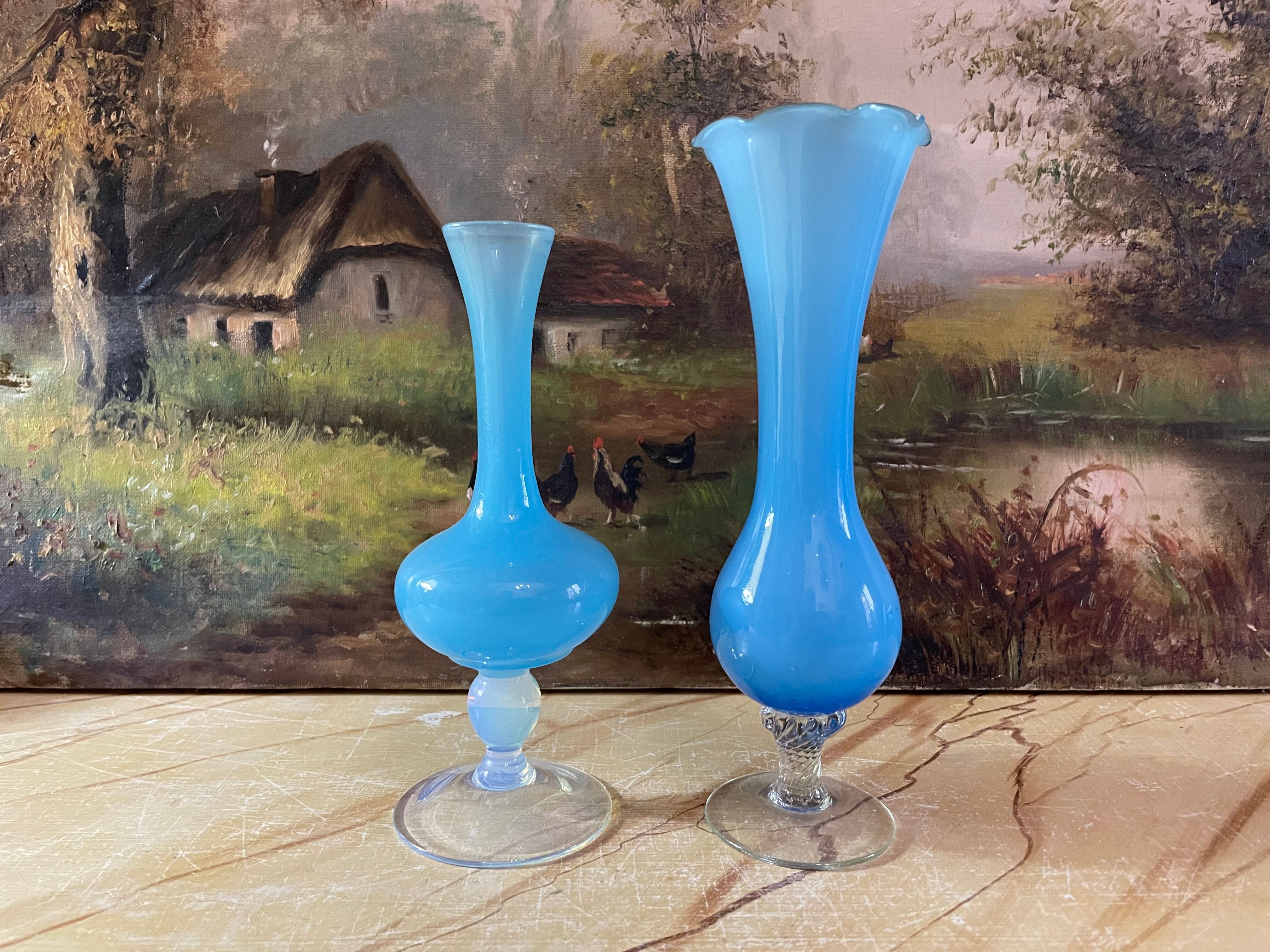 Duo de vases opaline bleue