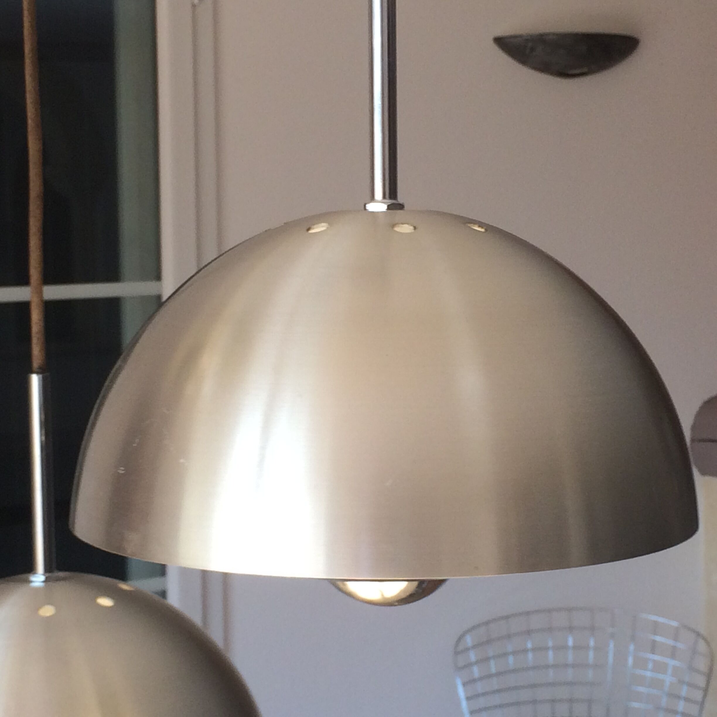 Suspension waterfall Jean GANDELIN. 1970. 3 chrome steel globes.