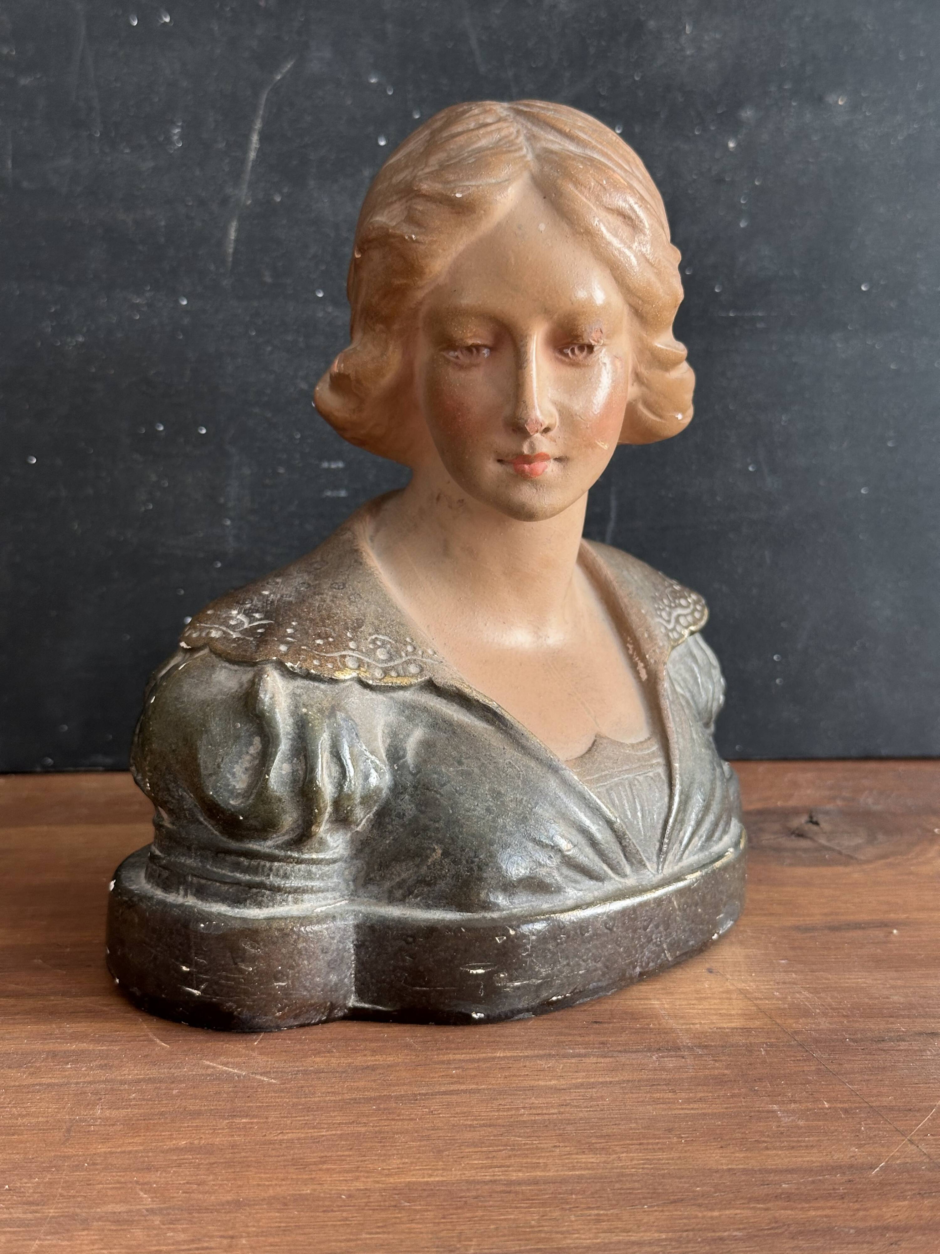 Buste de femme Art nouveau en plâtre polychrome, vers 1900