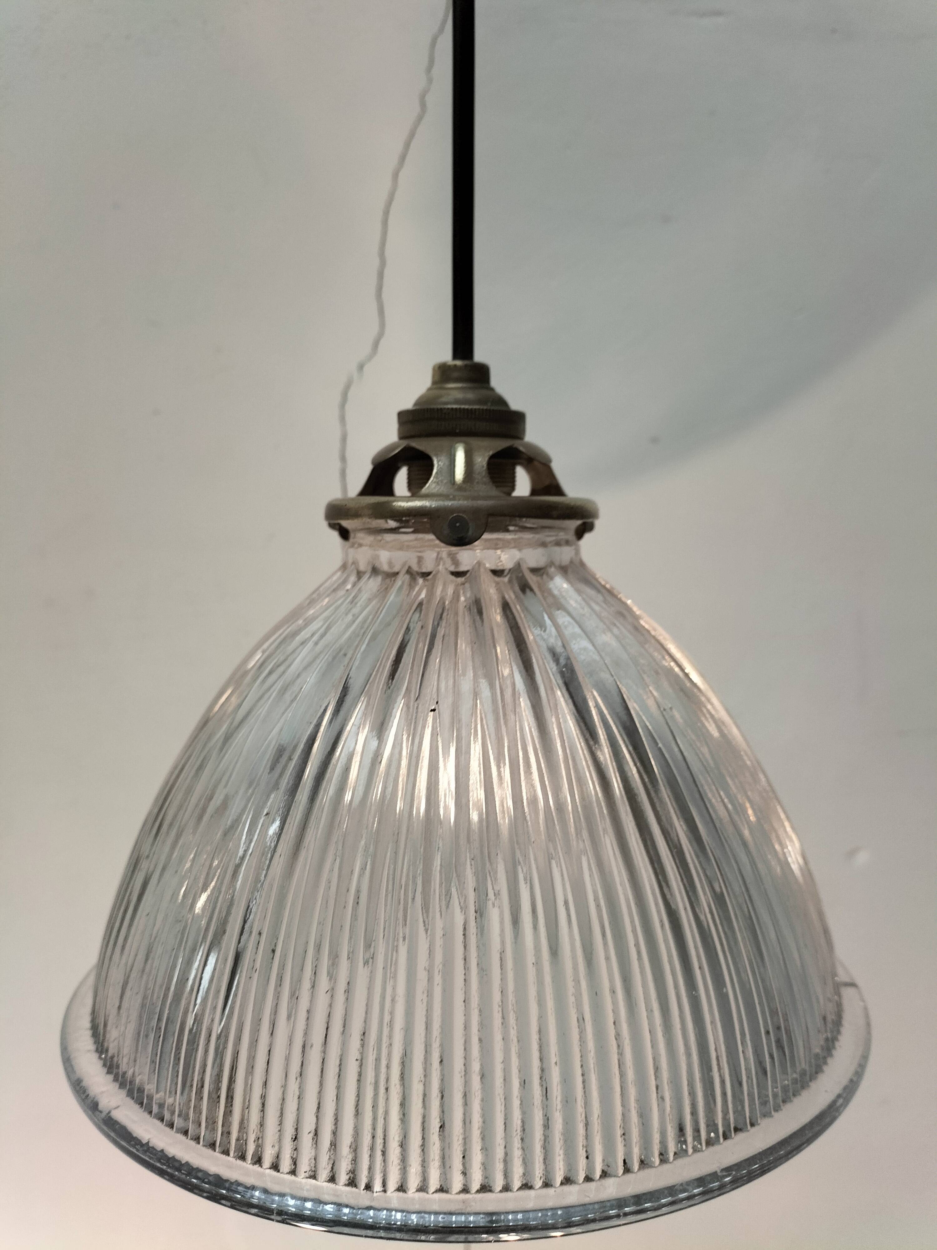 Holophane suspensions